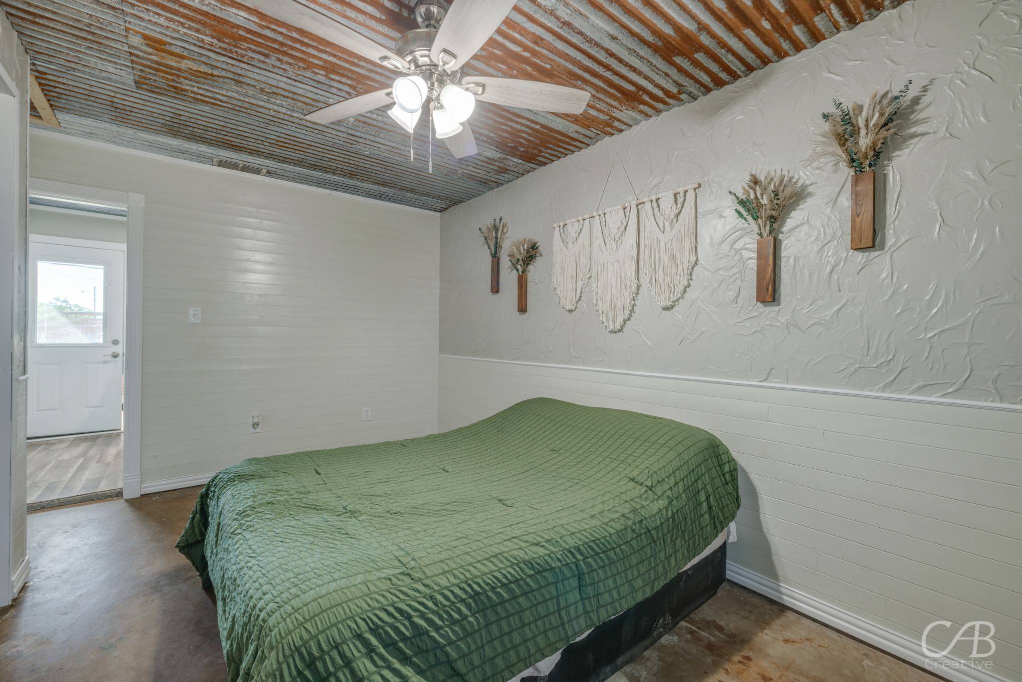 702 Avondale