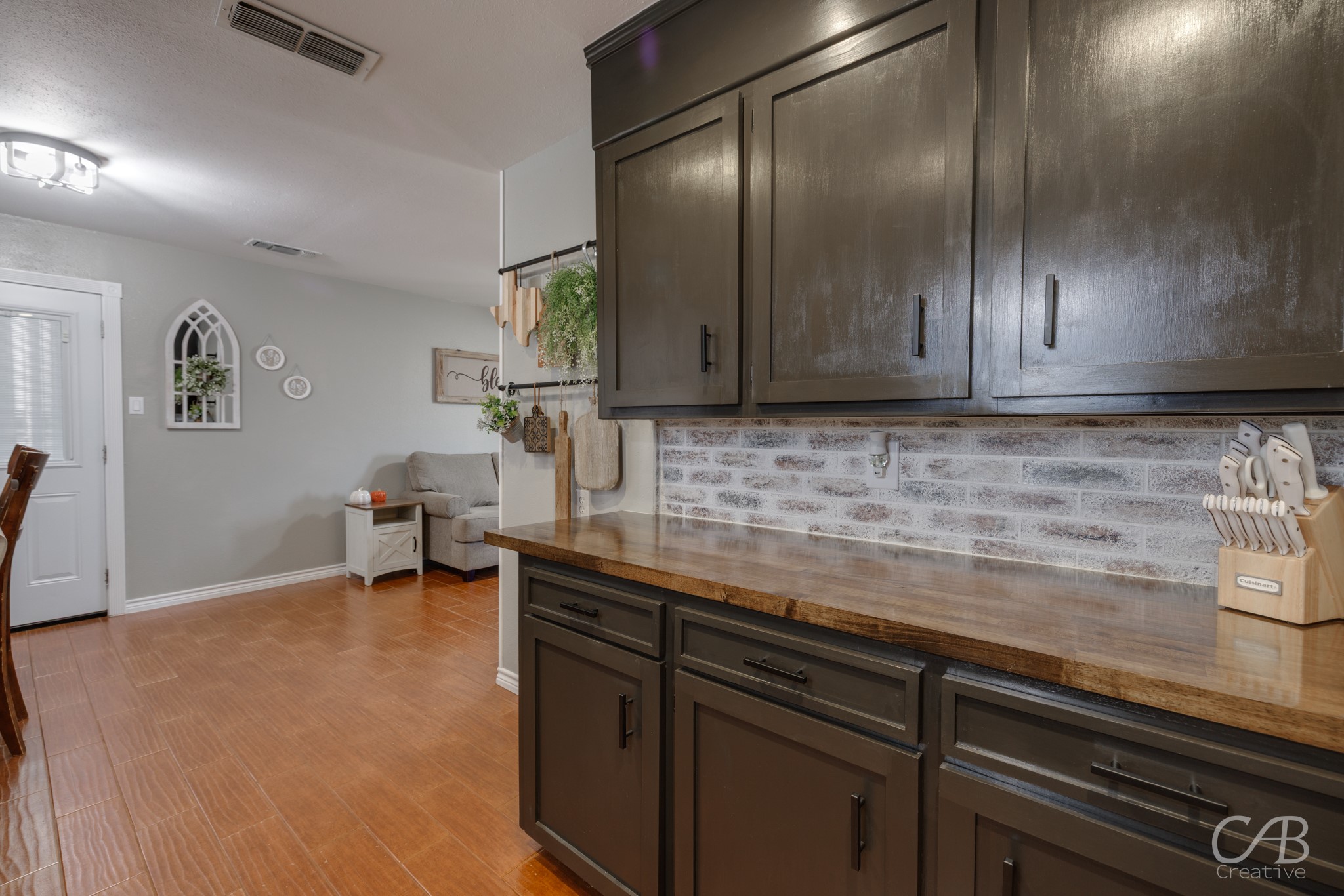 702 Avondale