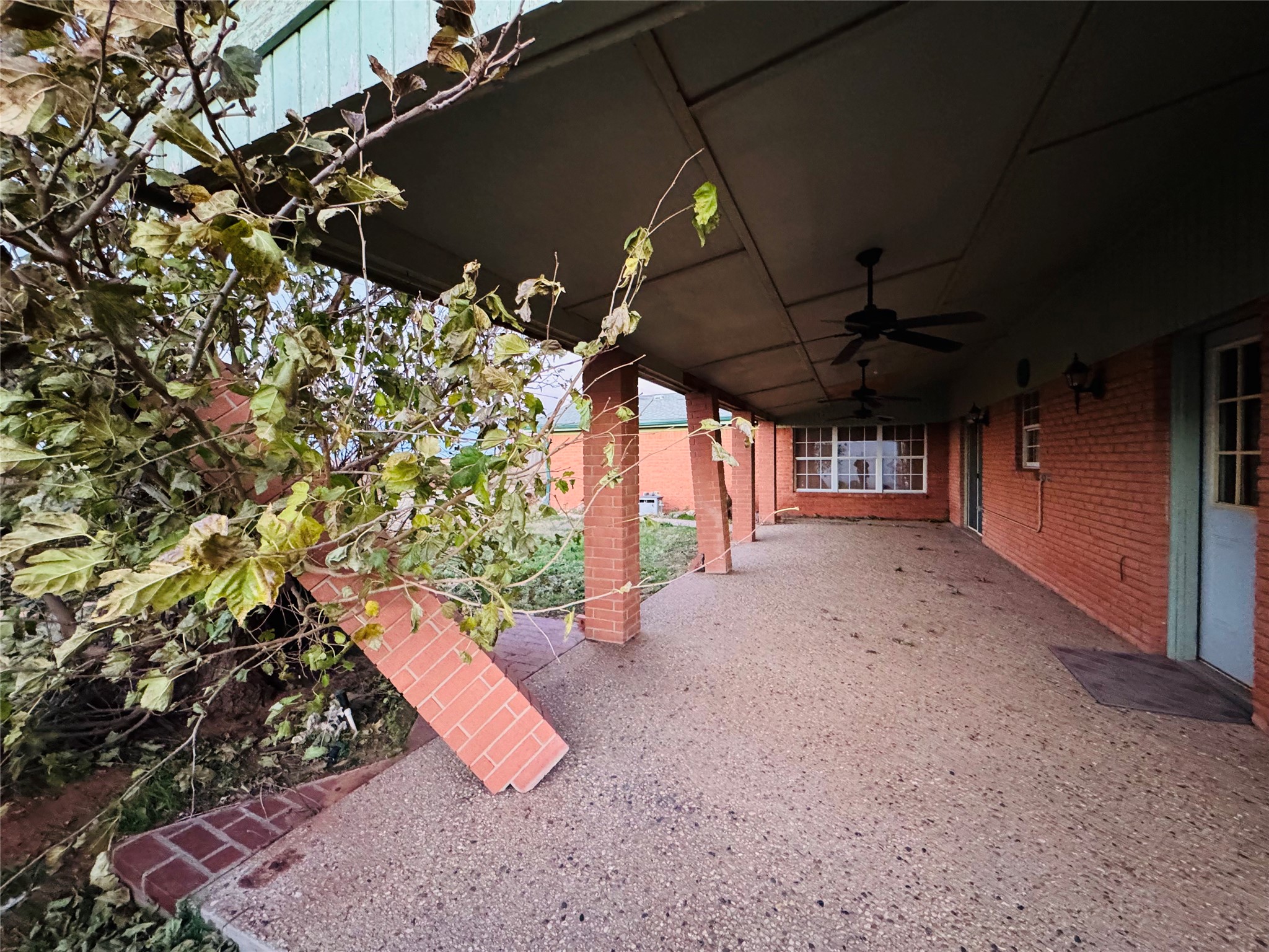 1111 E Sammy Baugh Avenue