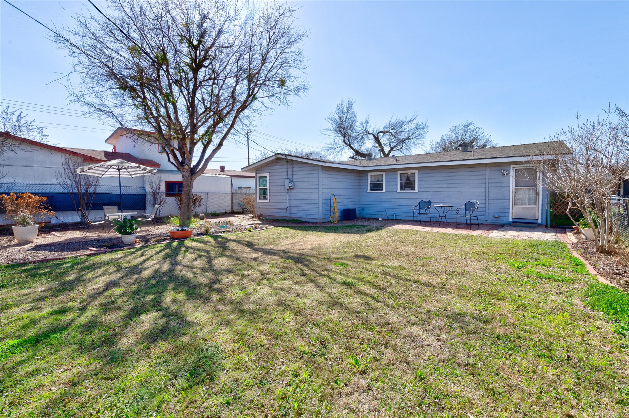 2209 N Mockingbird Lane