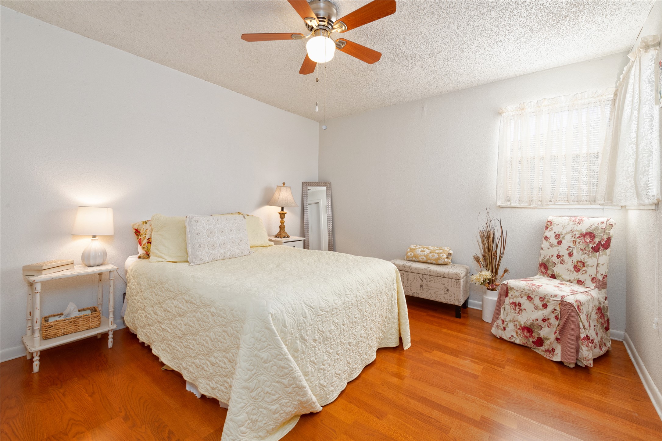 2209 N Mockingbird Lane