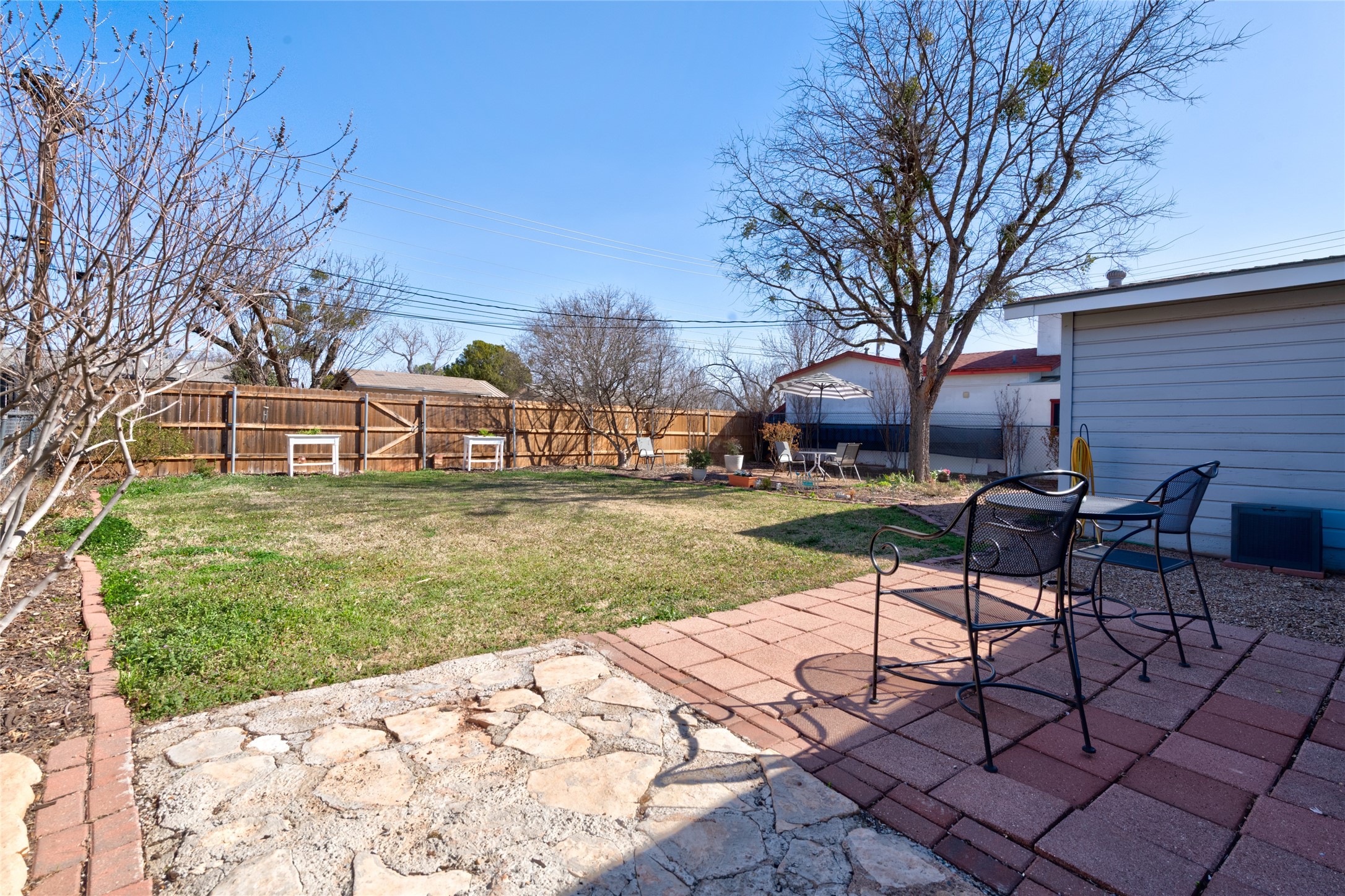 2209 N Mockingbird Lane
