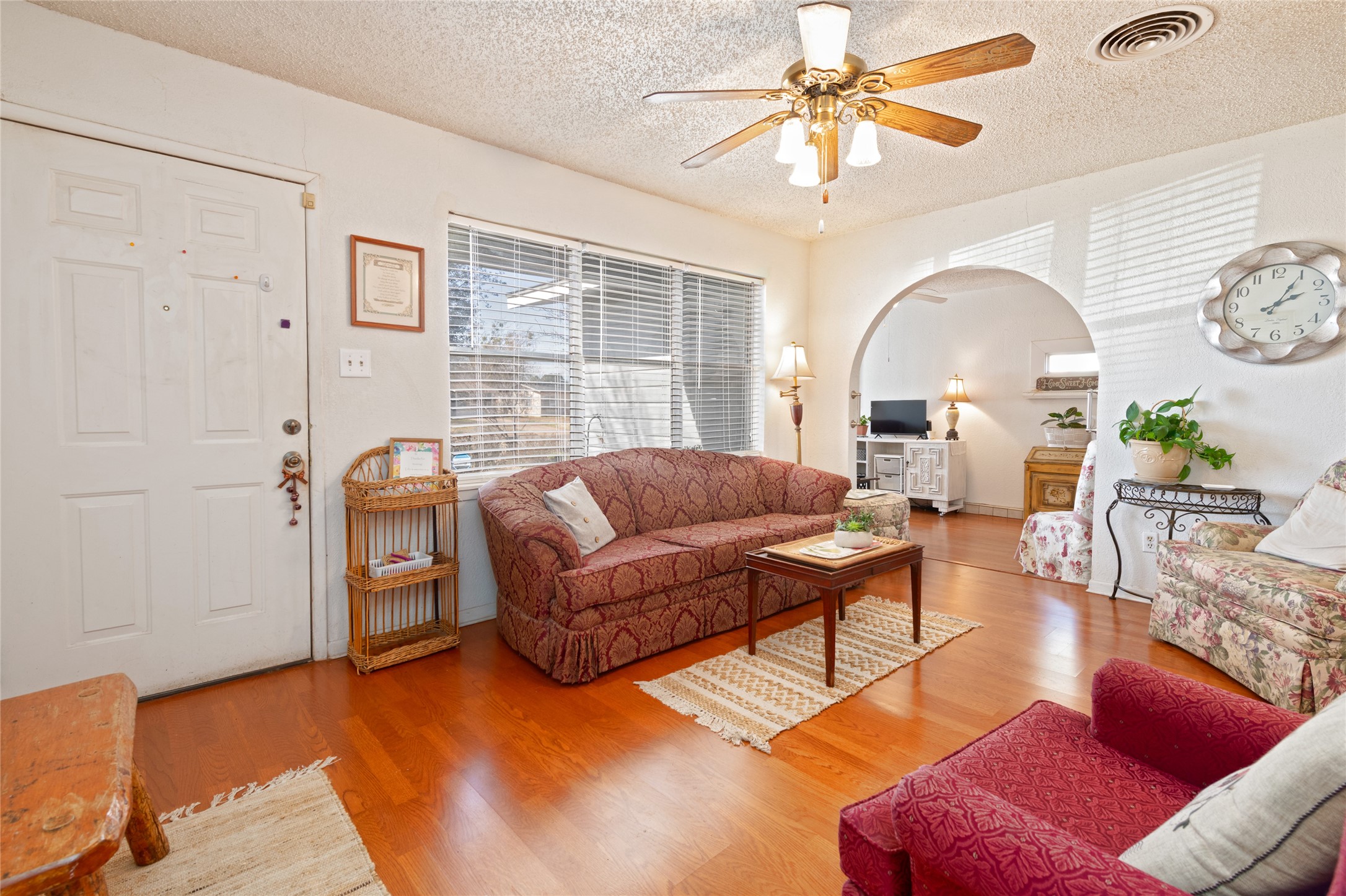 2209 N Mockingbird Lane