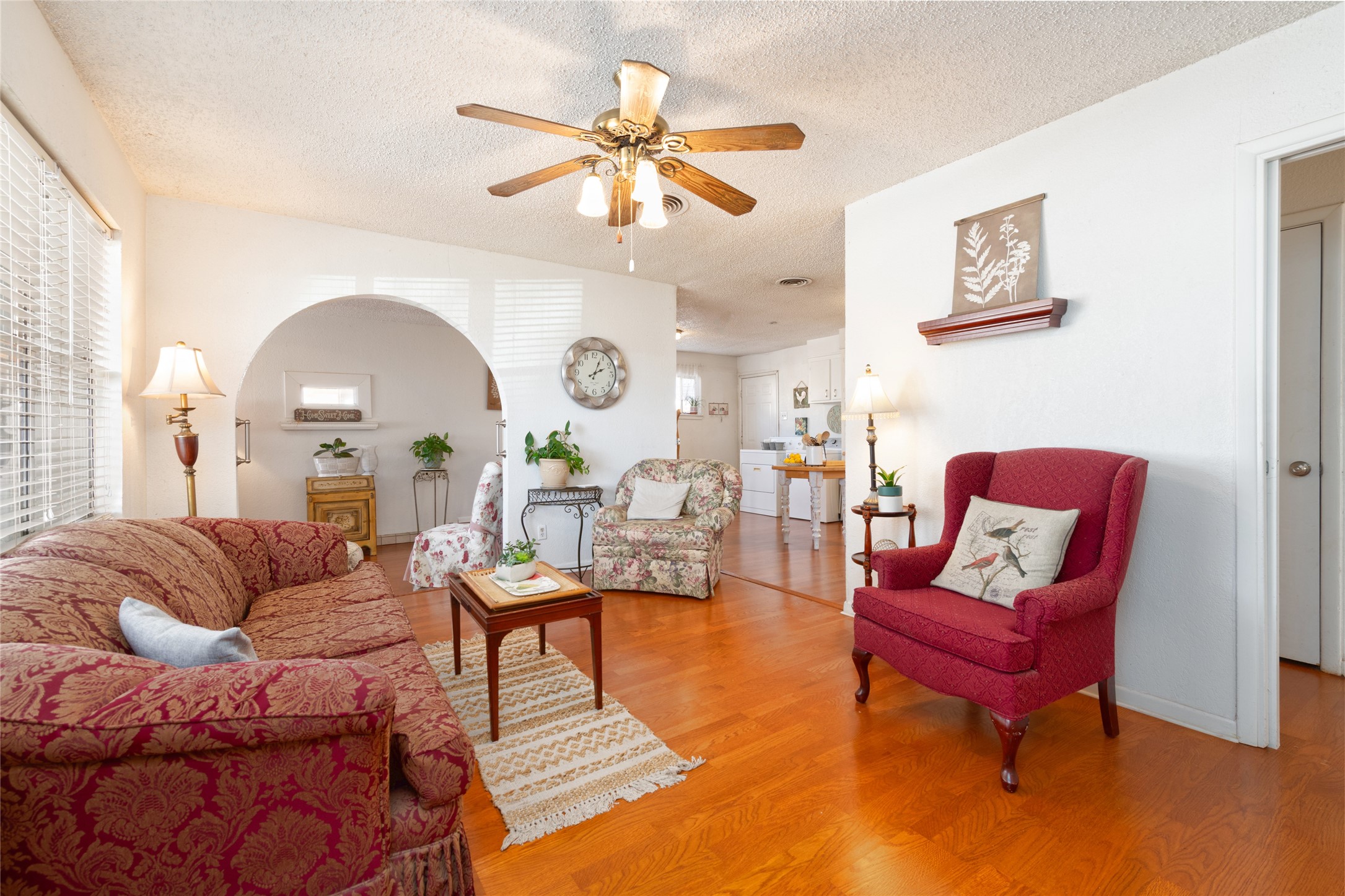 2209 N Mockingbird Lane