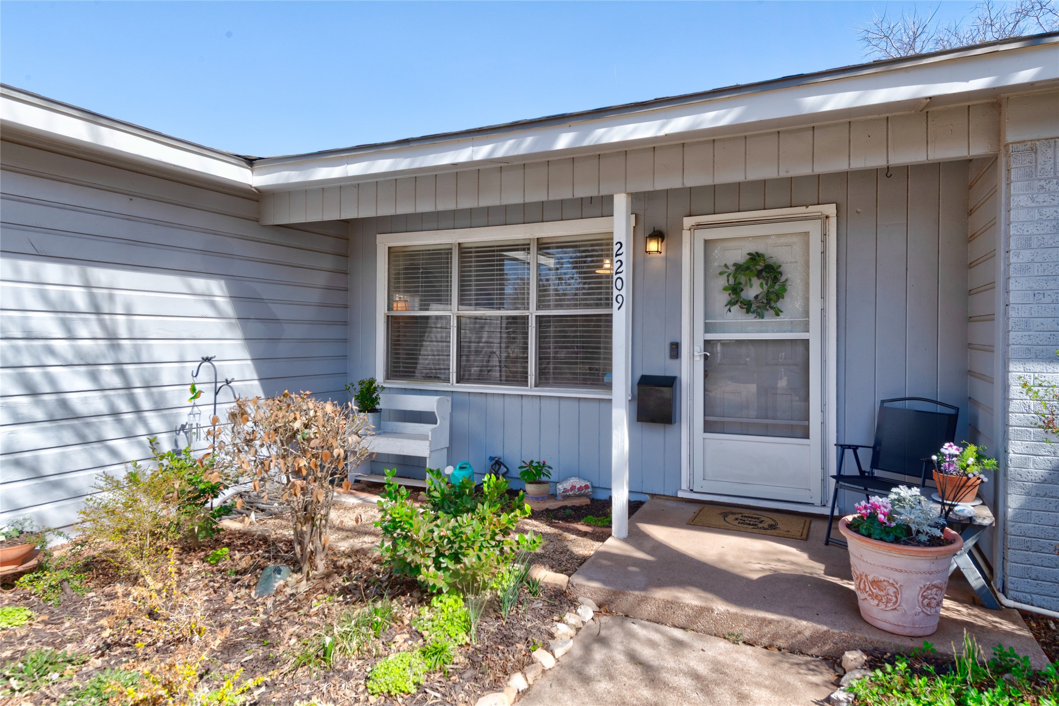2209 N Mockingbird Lane