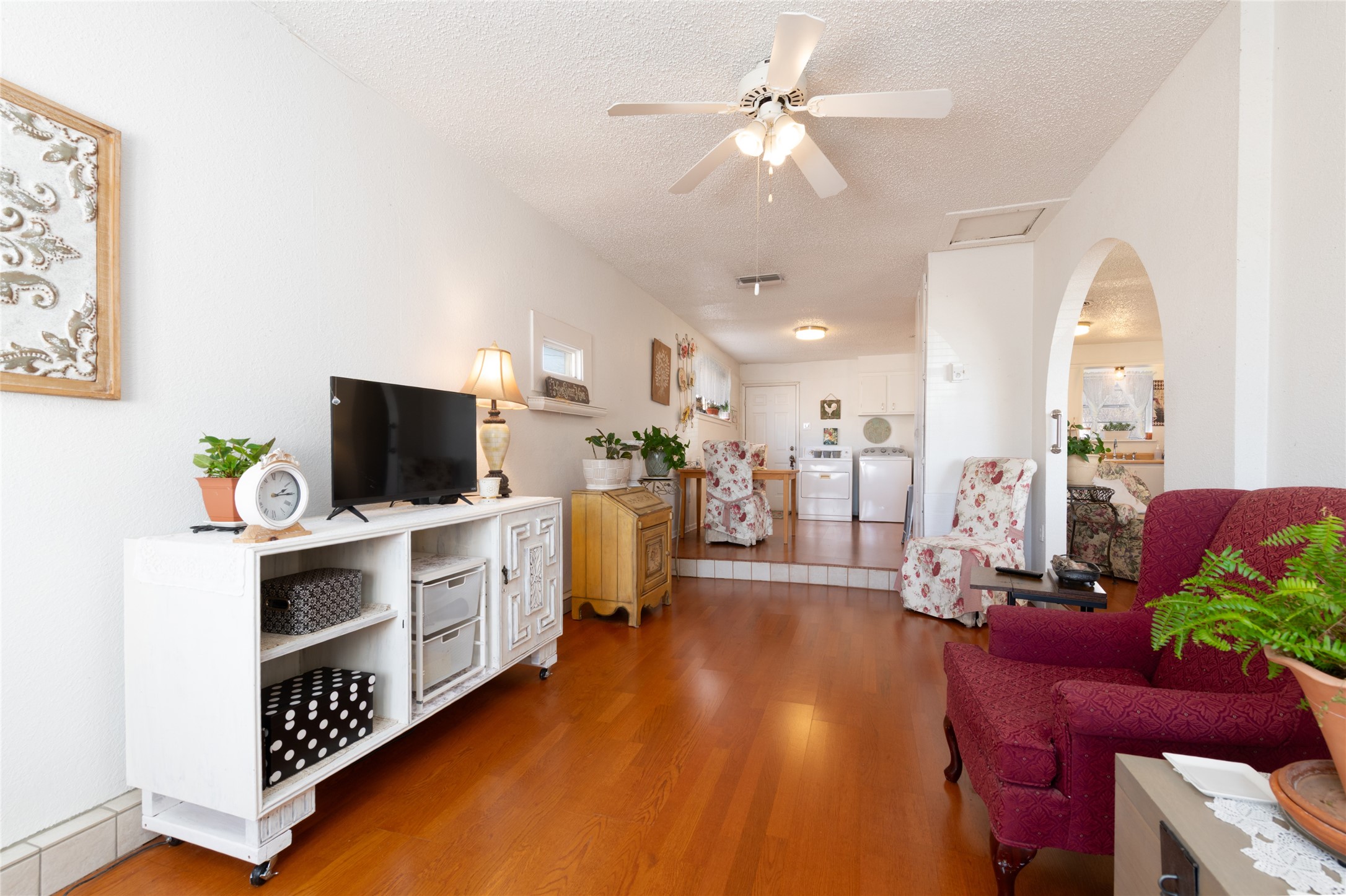 2209 N Mockingbird Lane