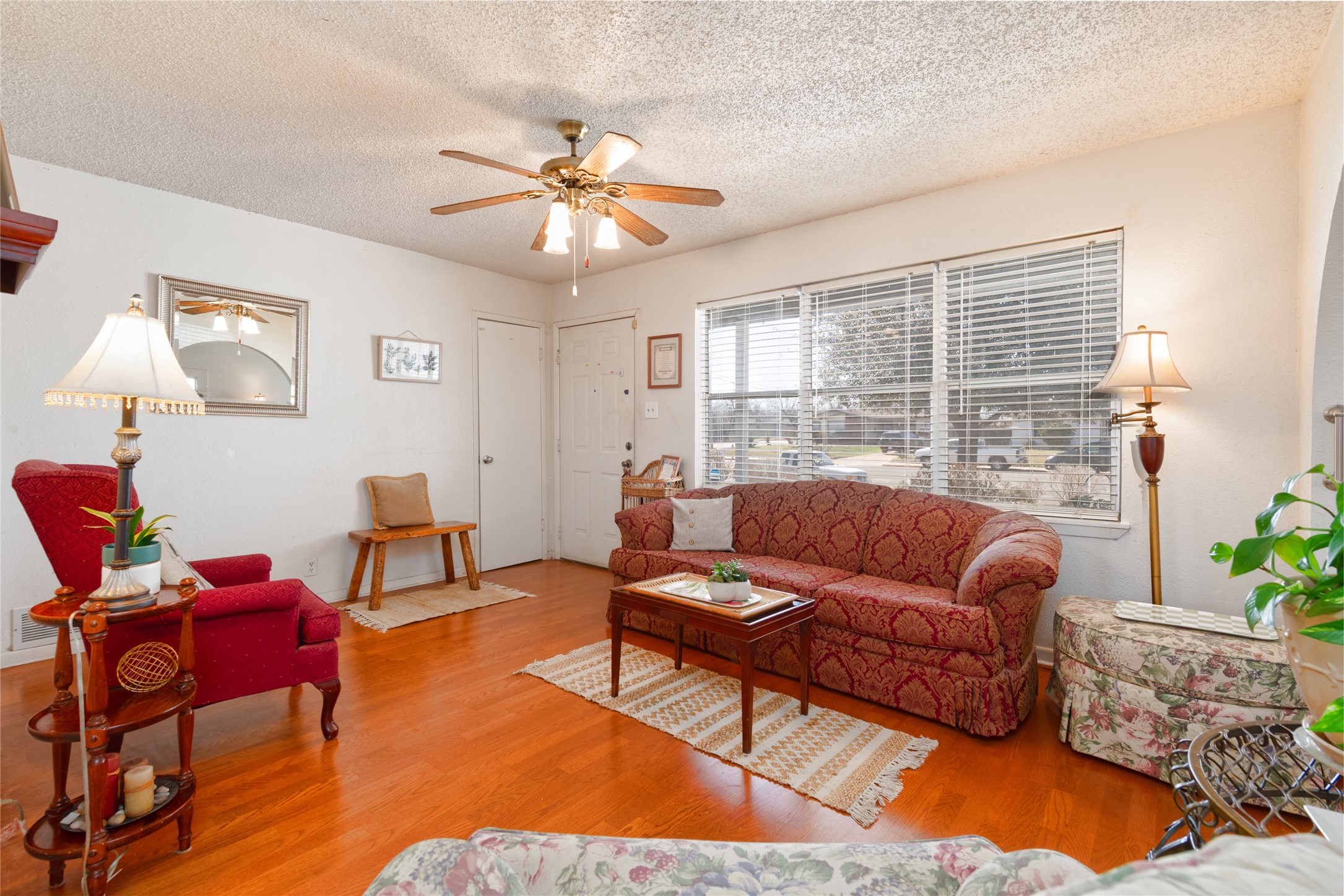 2209 N Mockingbird Lane