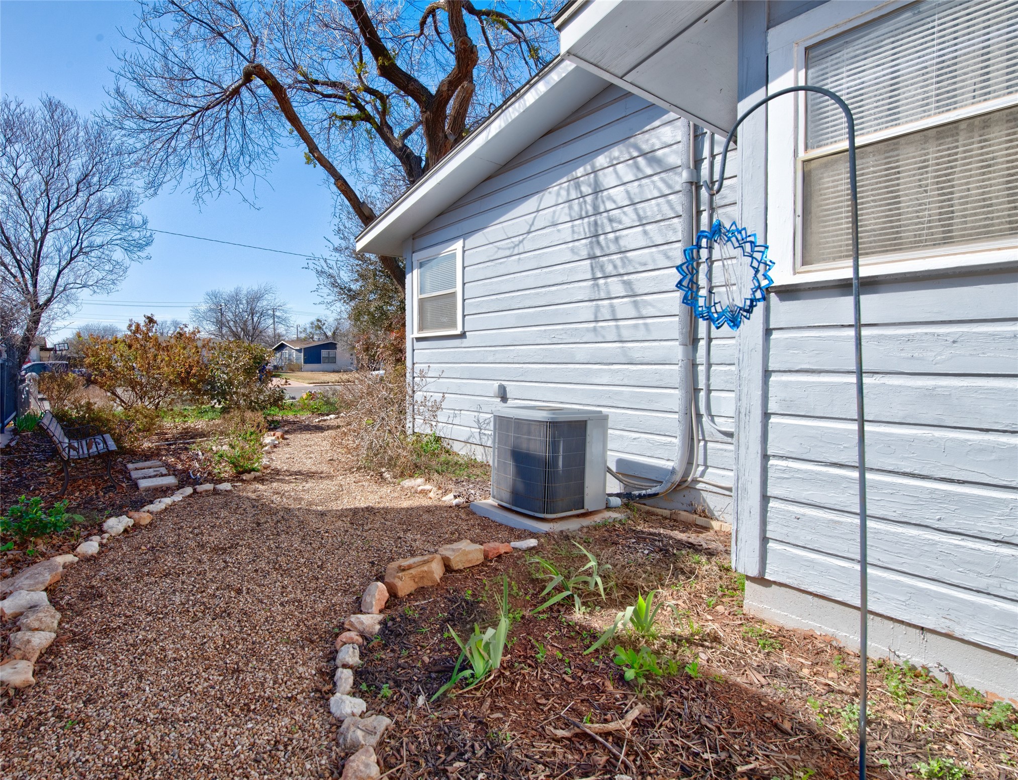 2209 N Mockingbird Lane