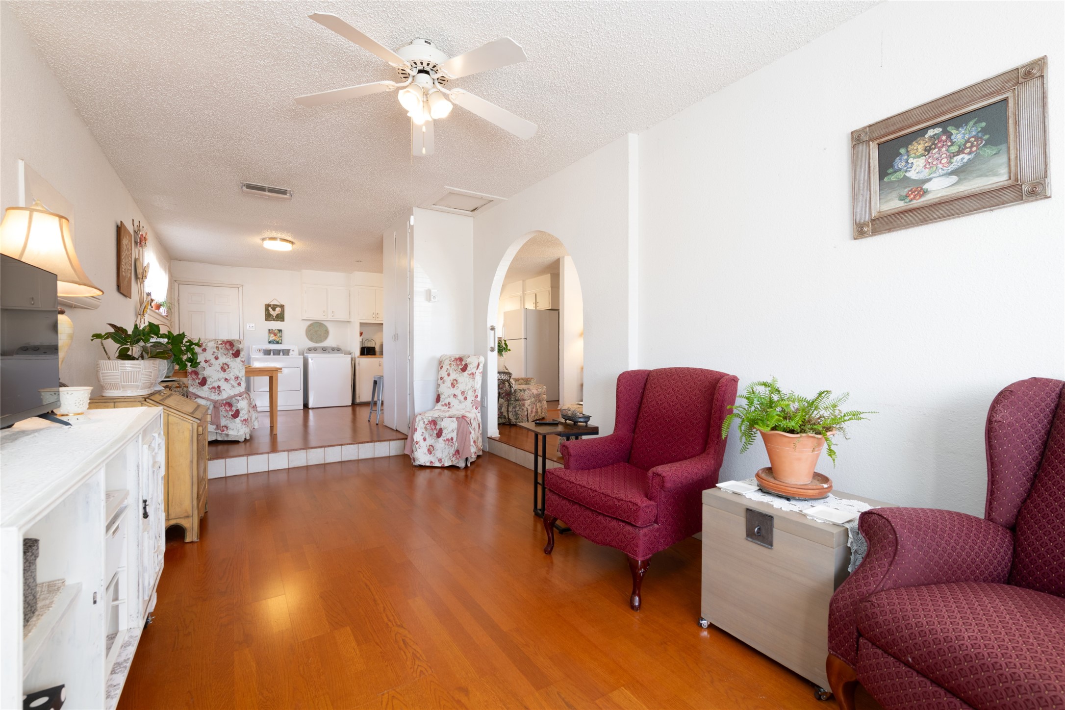2209 N Mockingbird Lane