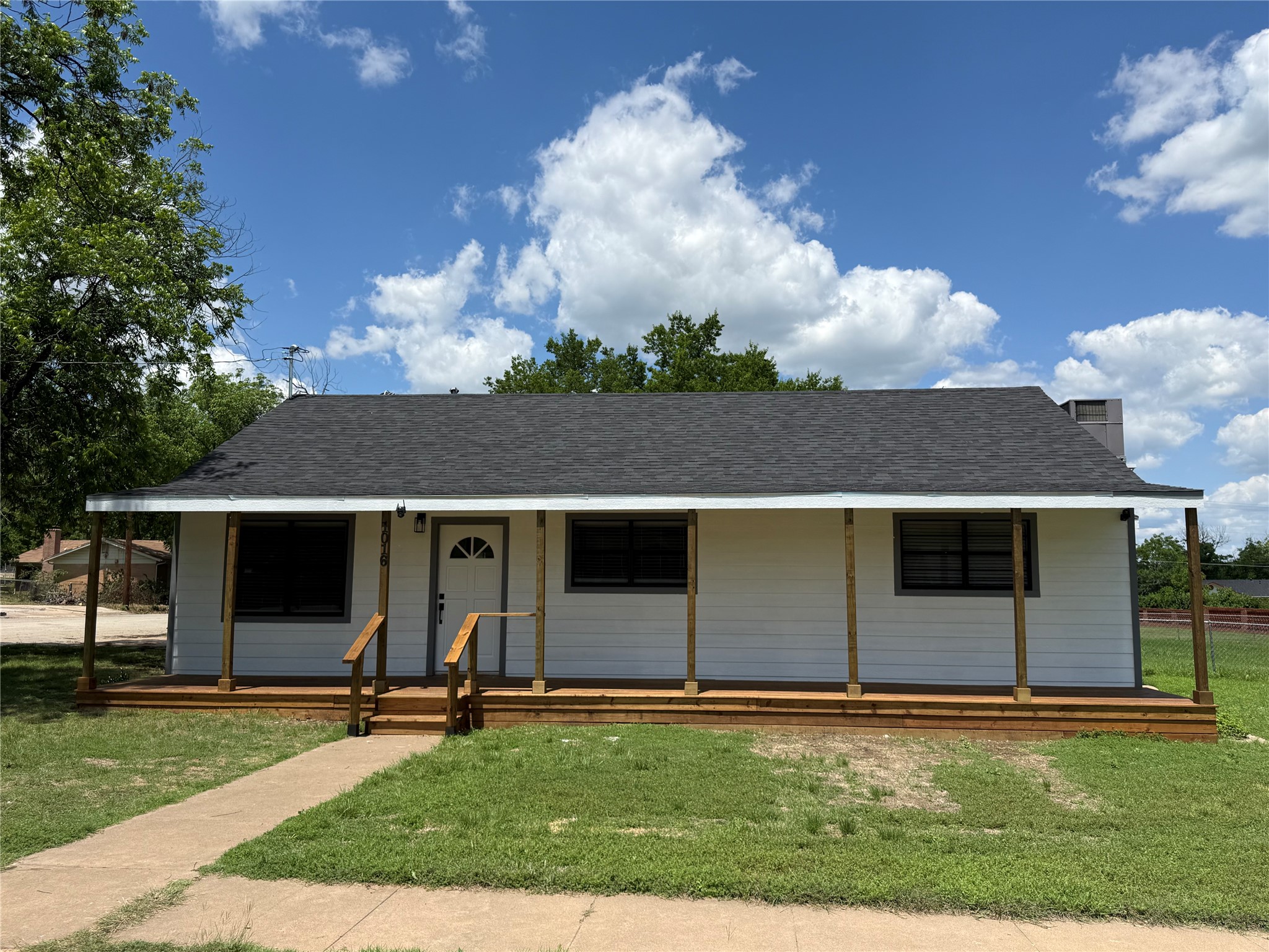 1016 W Cedar Street