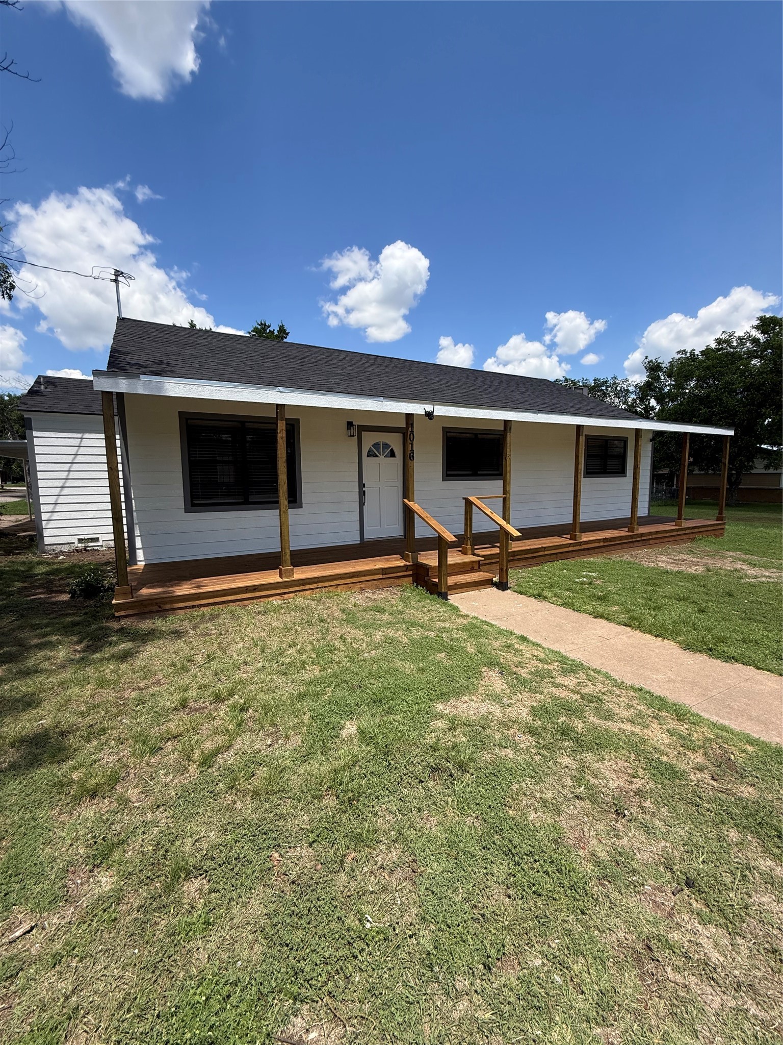 1016 W Cedar Street