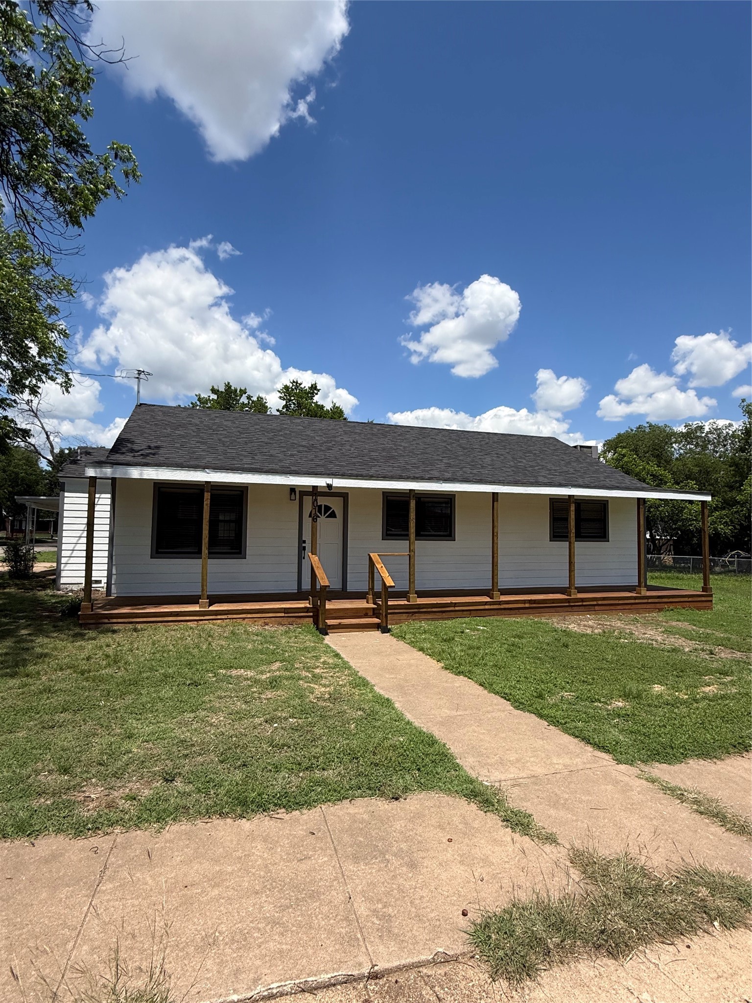 1016 W Cedar Street Coleman TX
