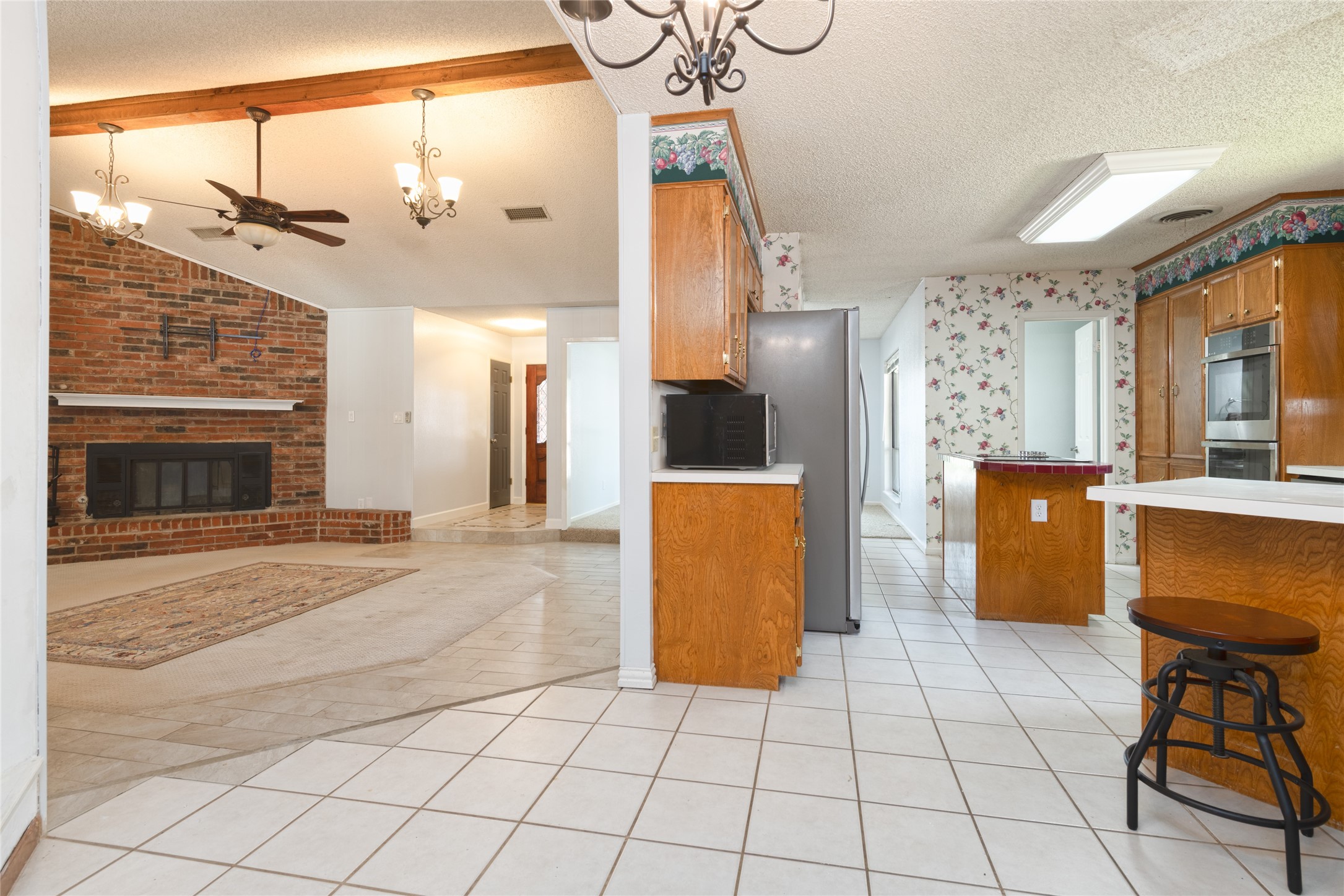 2542 Woodlake Drive