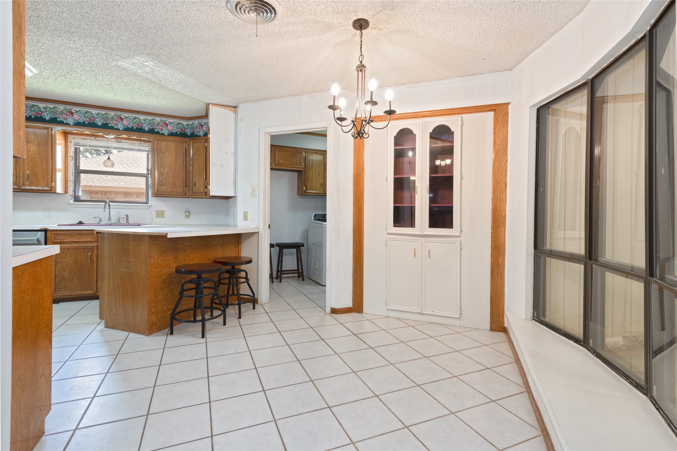 2542 Woodlake Drive