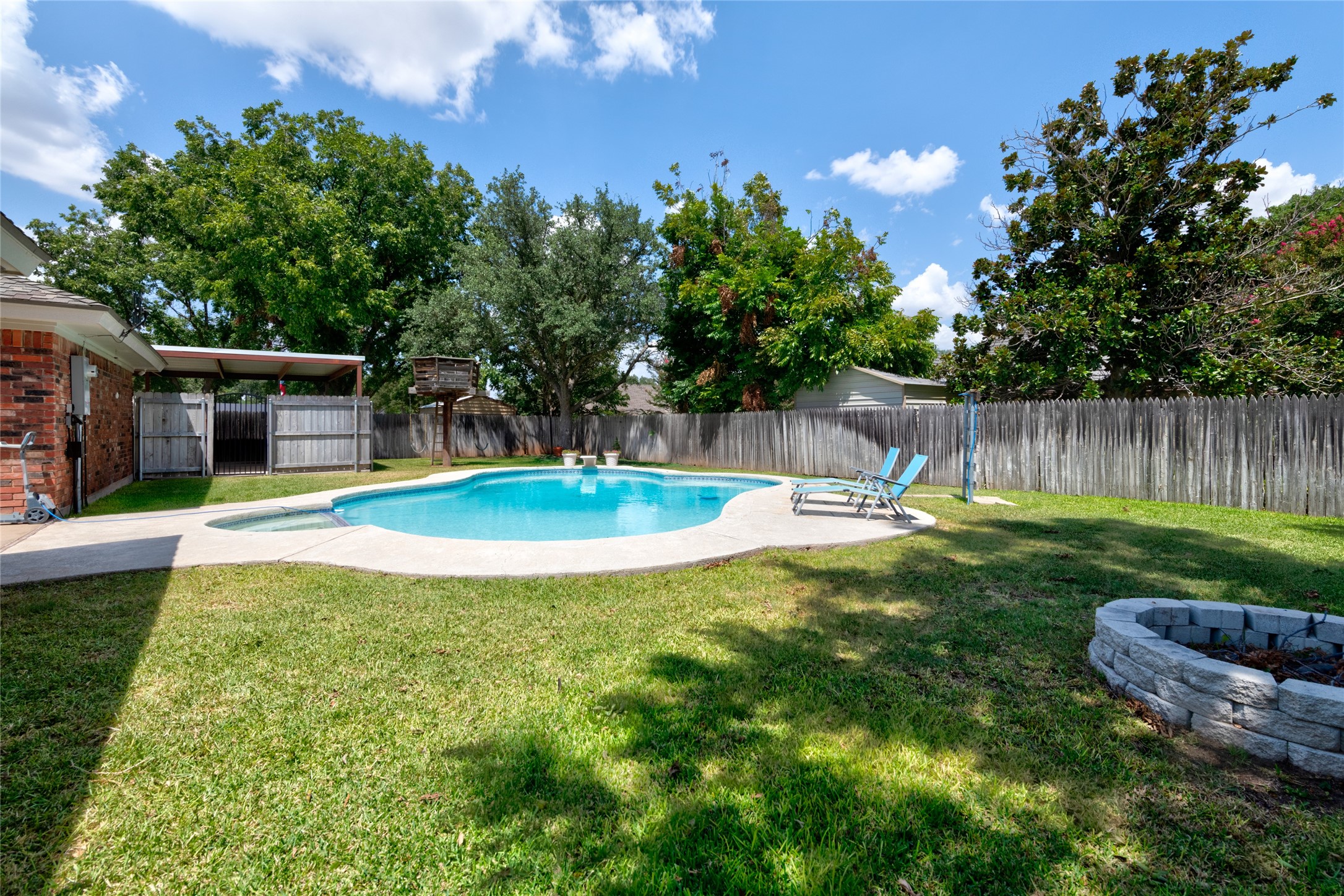 2542 Woodlake Drive