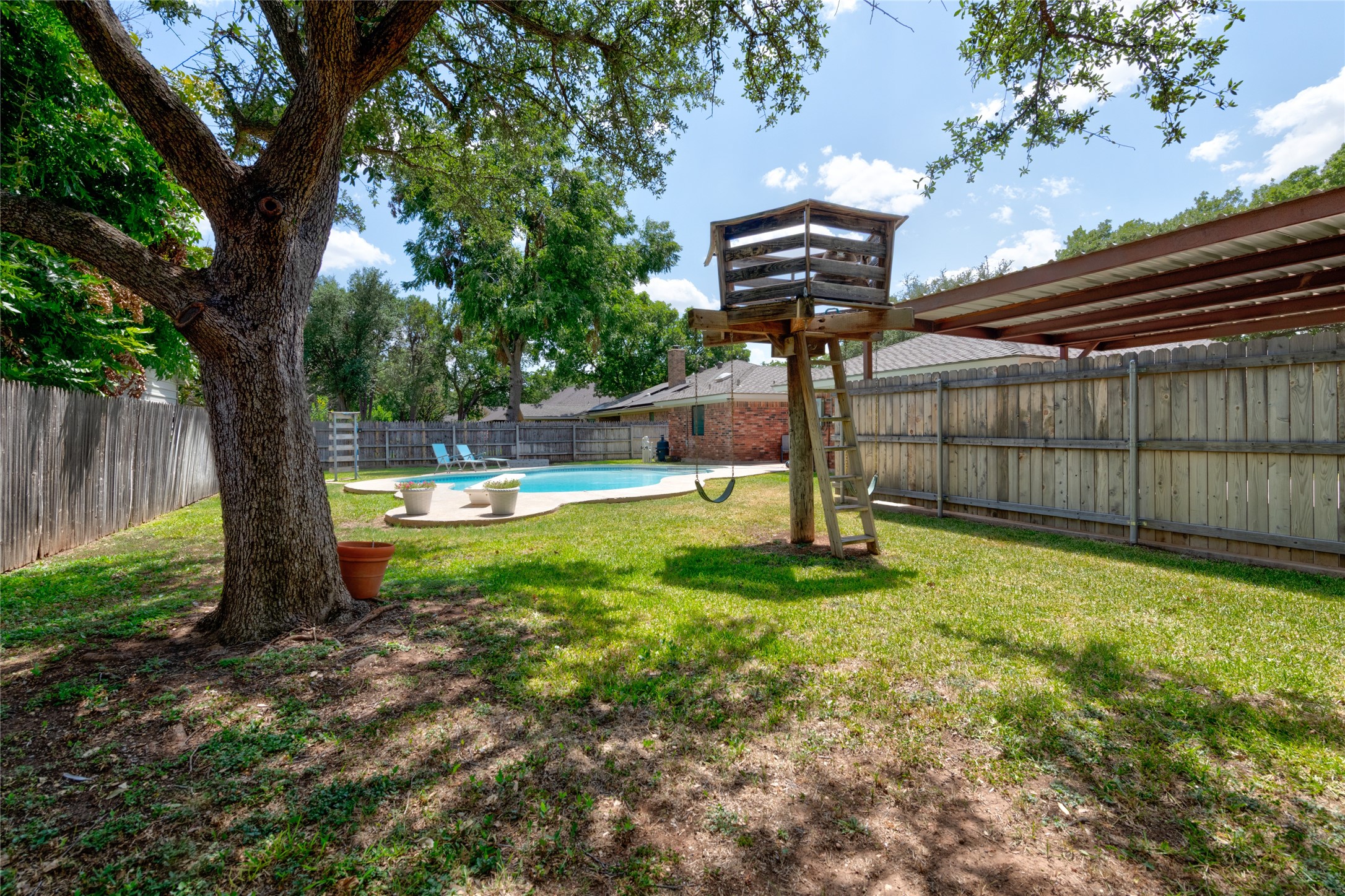 2542 Woodlake Drive