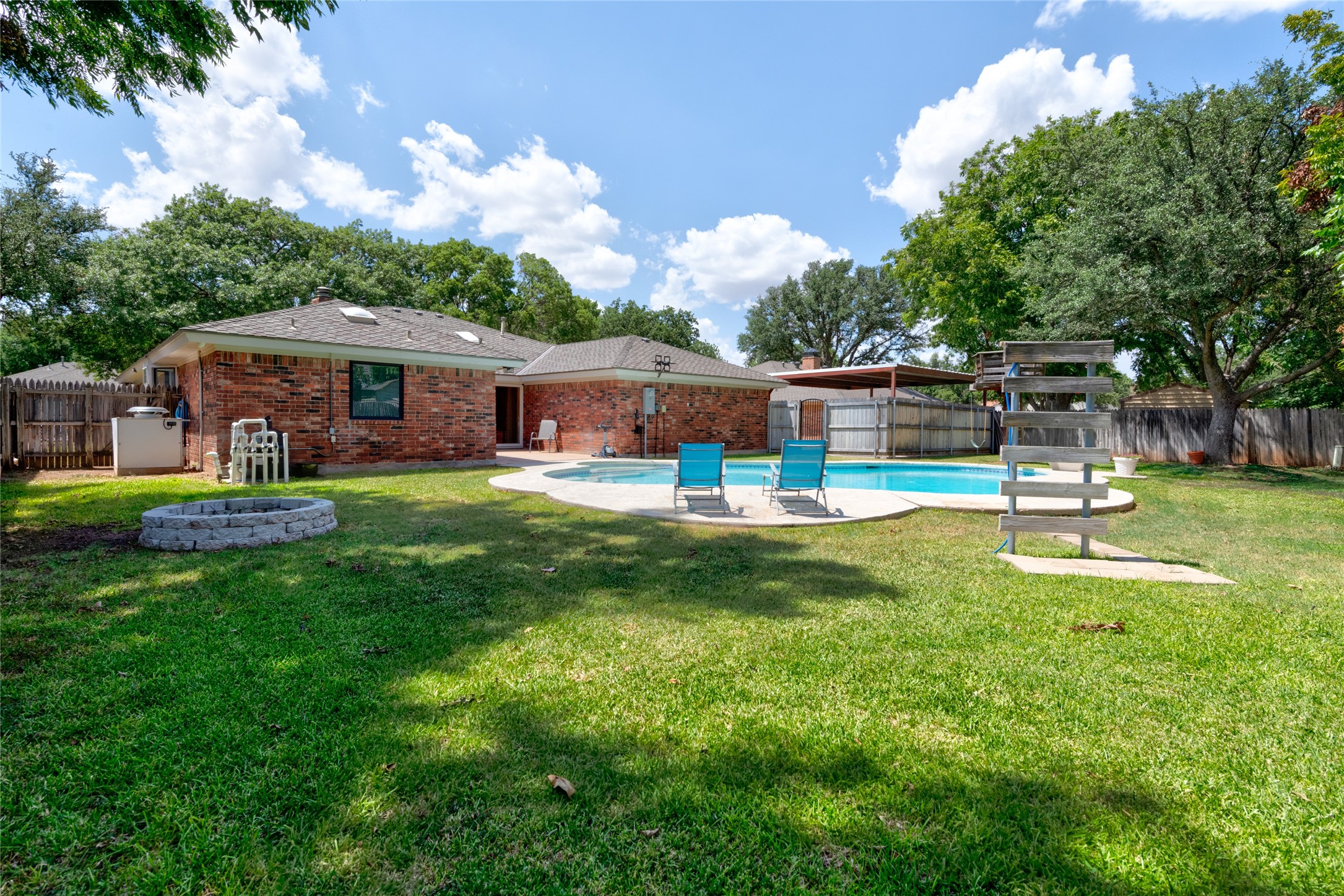 2542 Woodlake Drive
