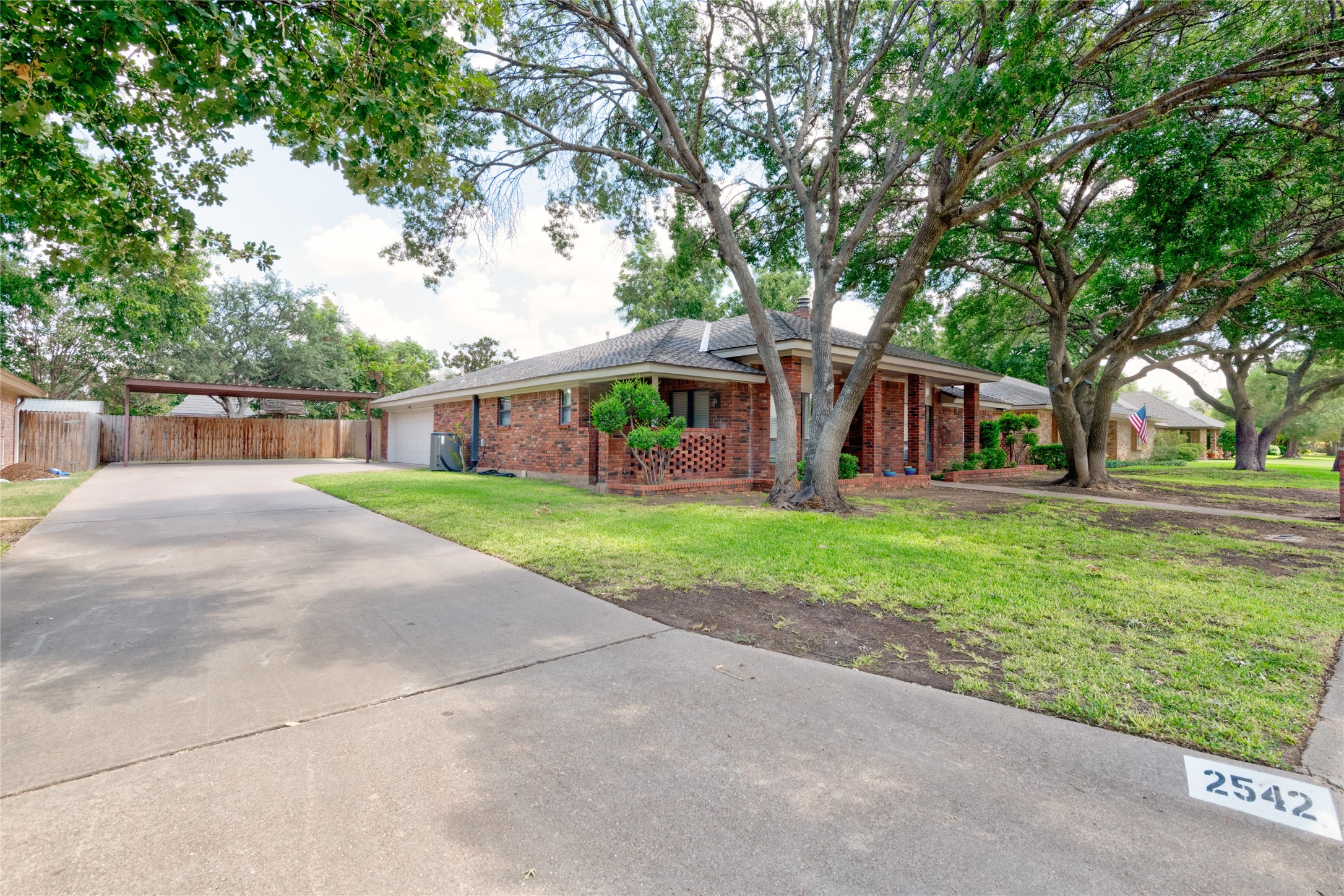2542 Woodlake Drive