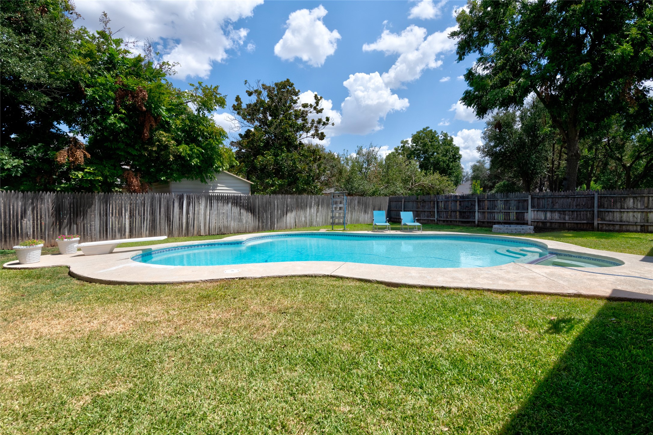 2542 Woodlake Drive