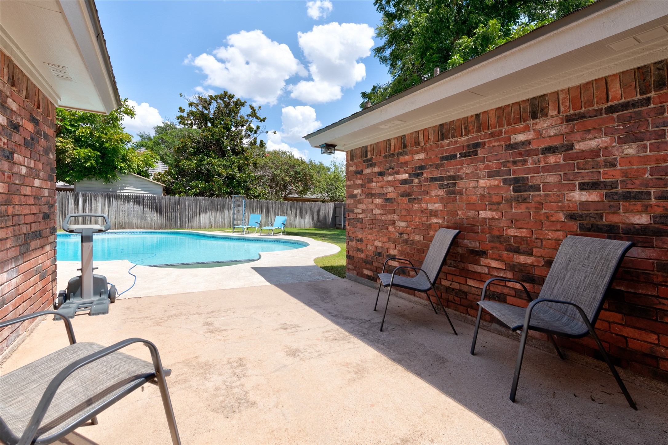 2542 Woodlake Drive