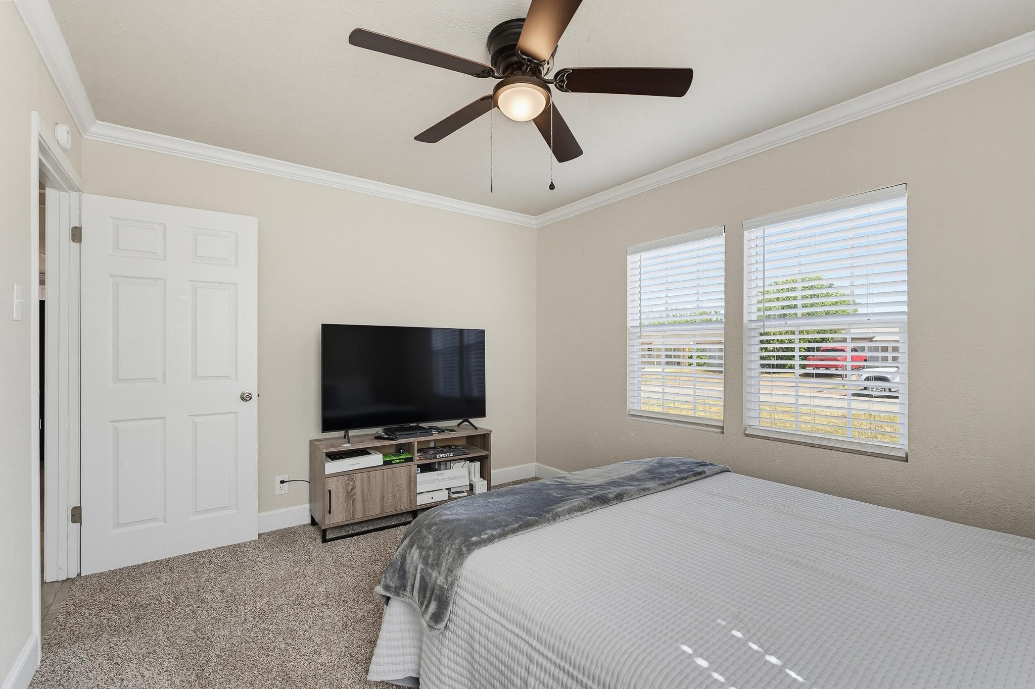 5473 Questa Drive
