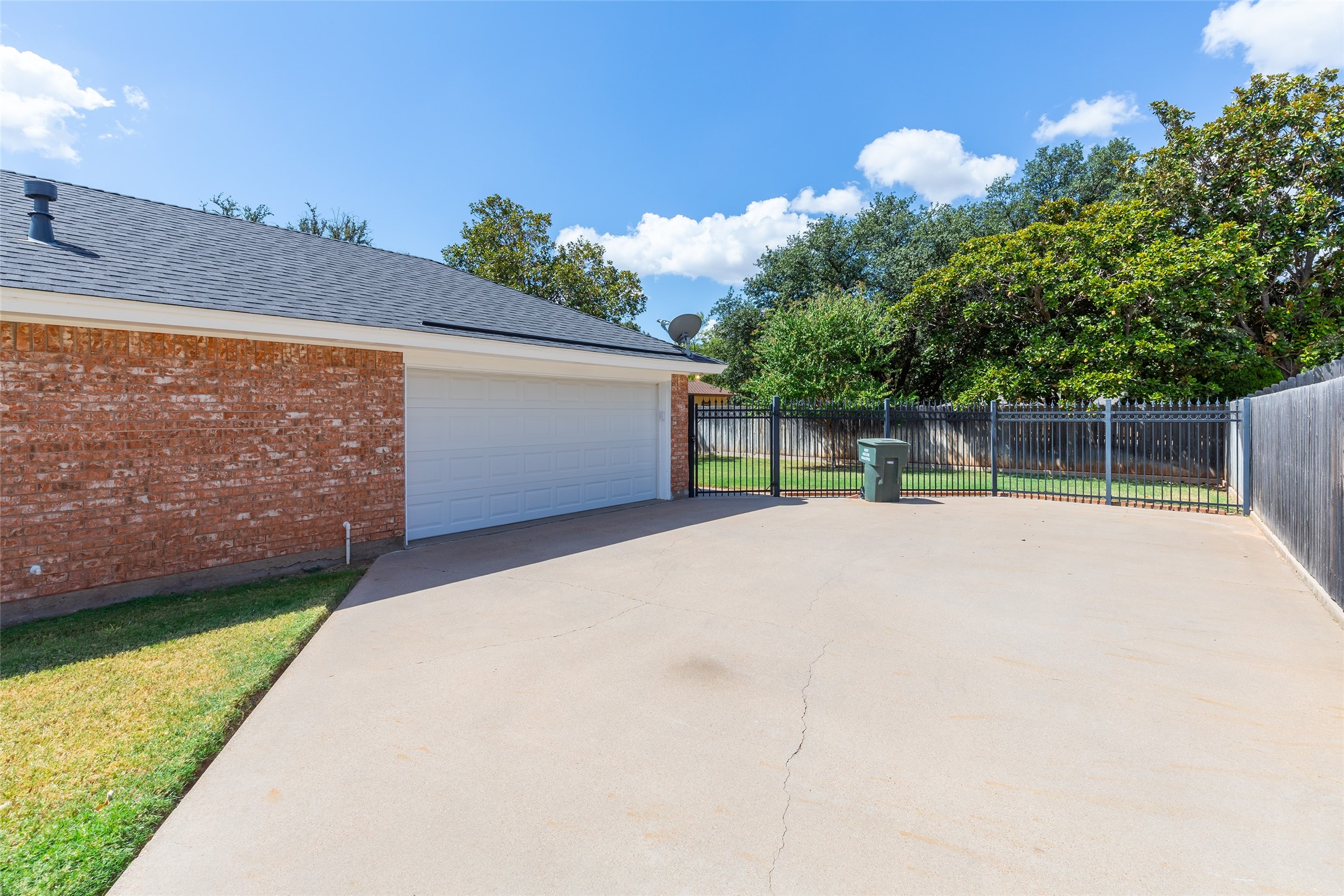 5566 Chimney Rock Road