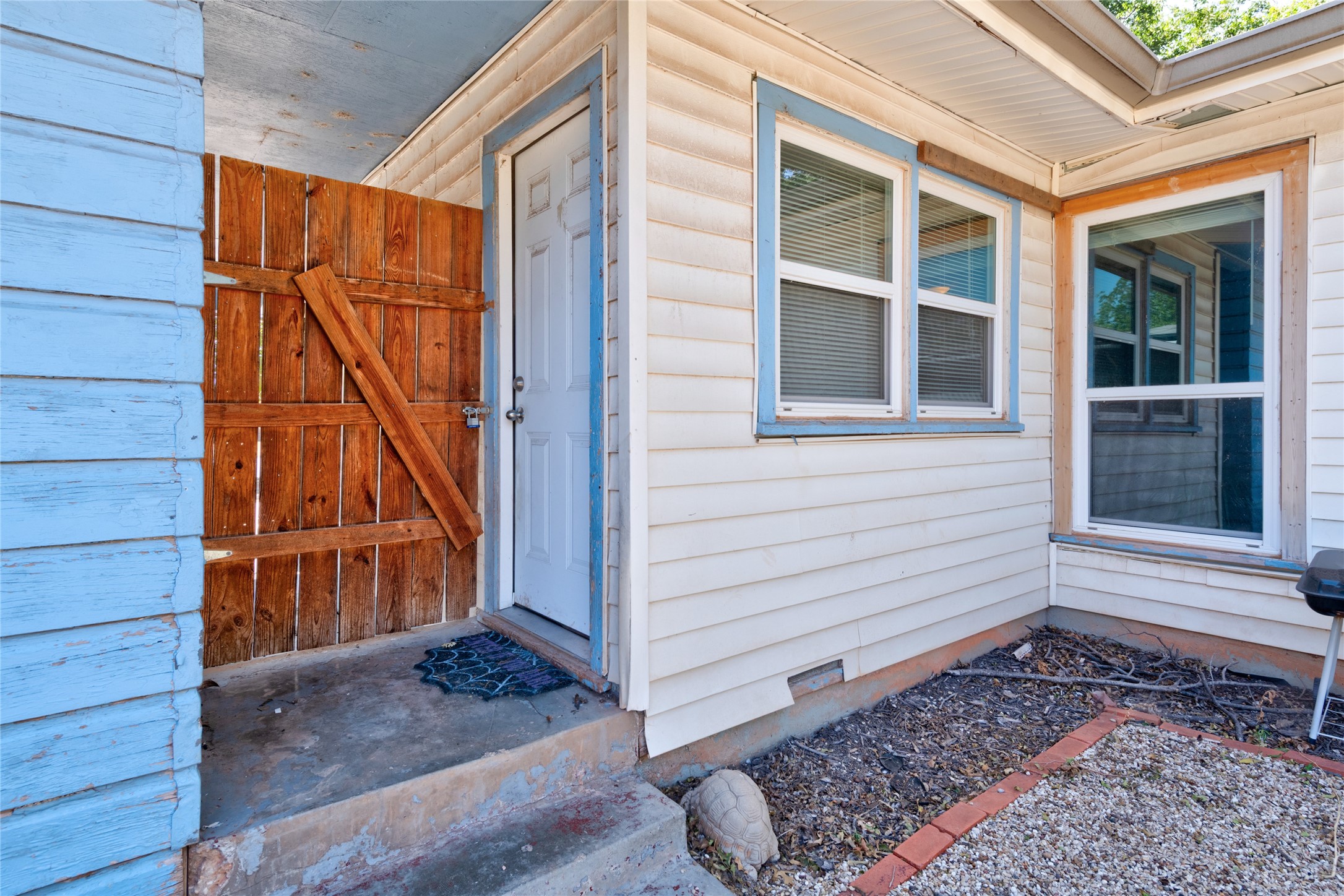 1134 S Pioneer Drive