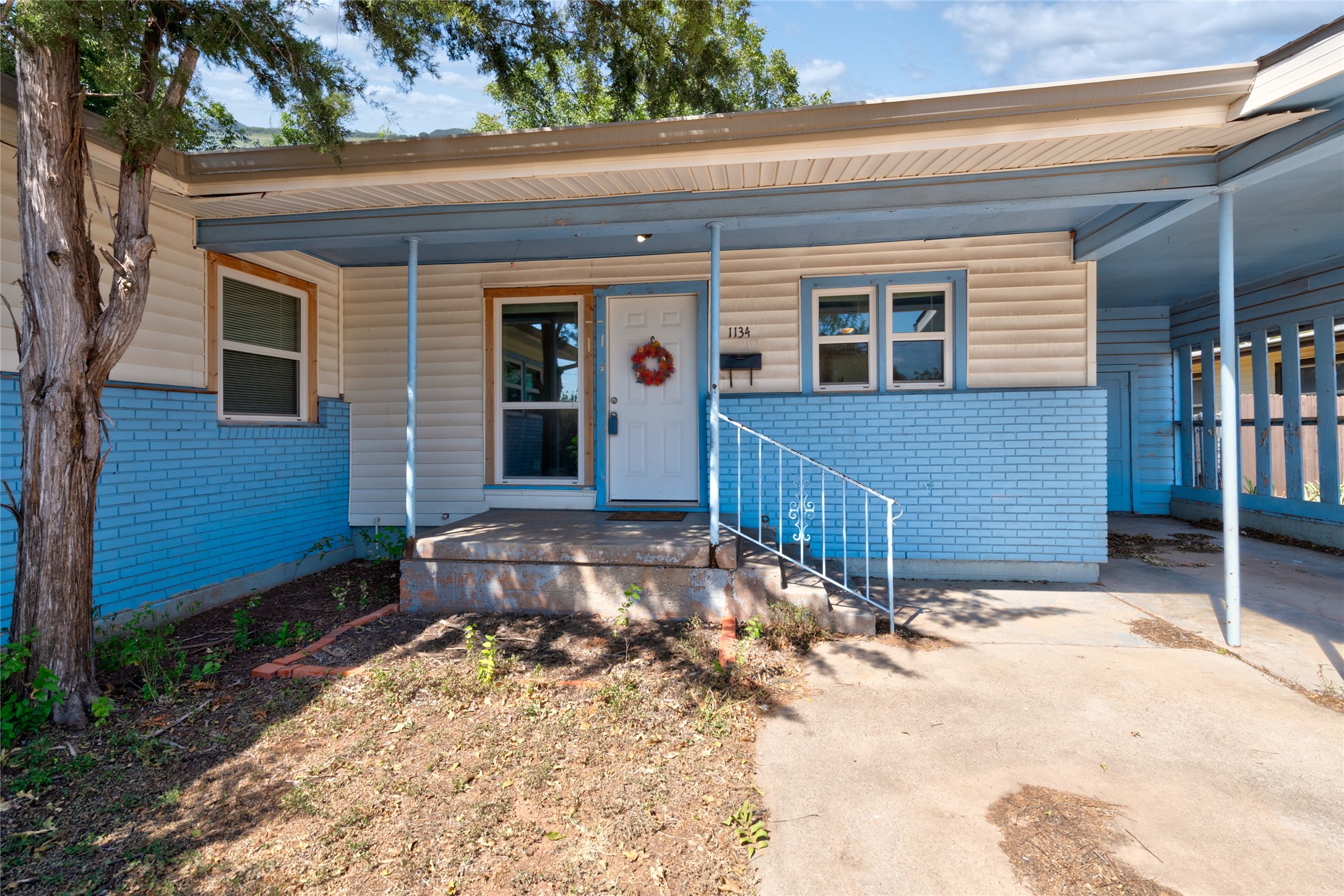 1134 S Pioneer Drive