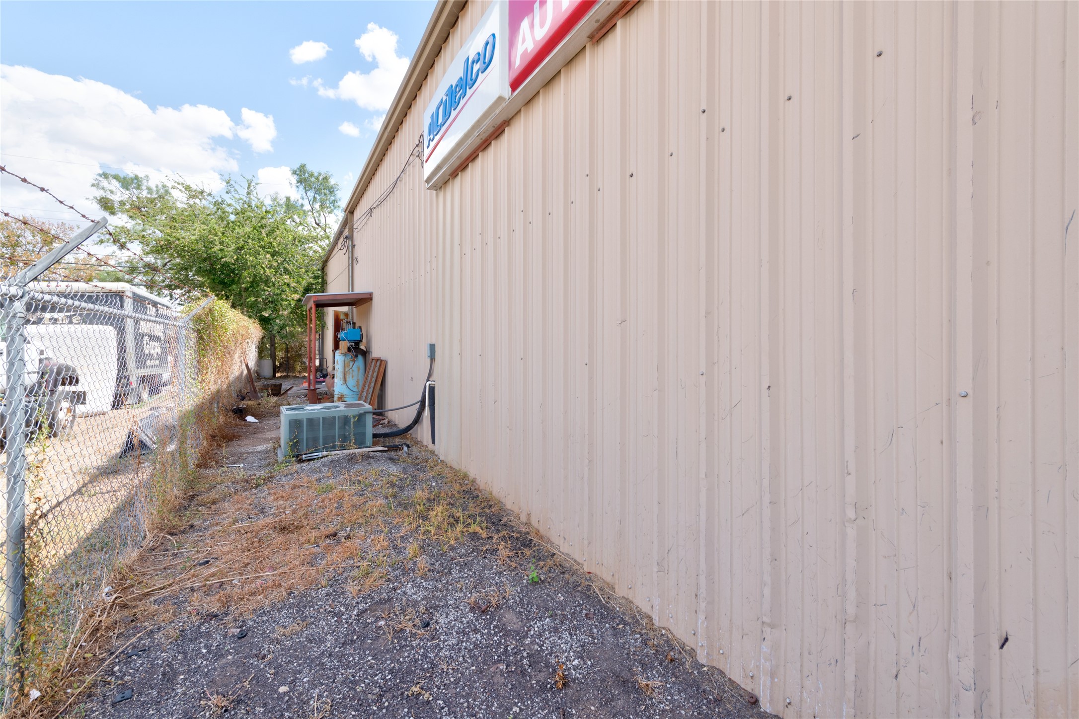 409 N Treadaway Boulevard