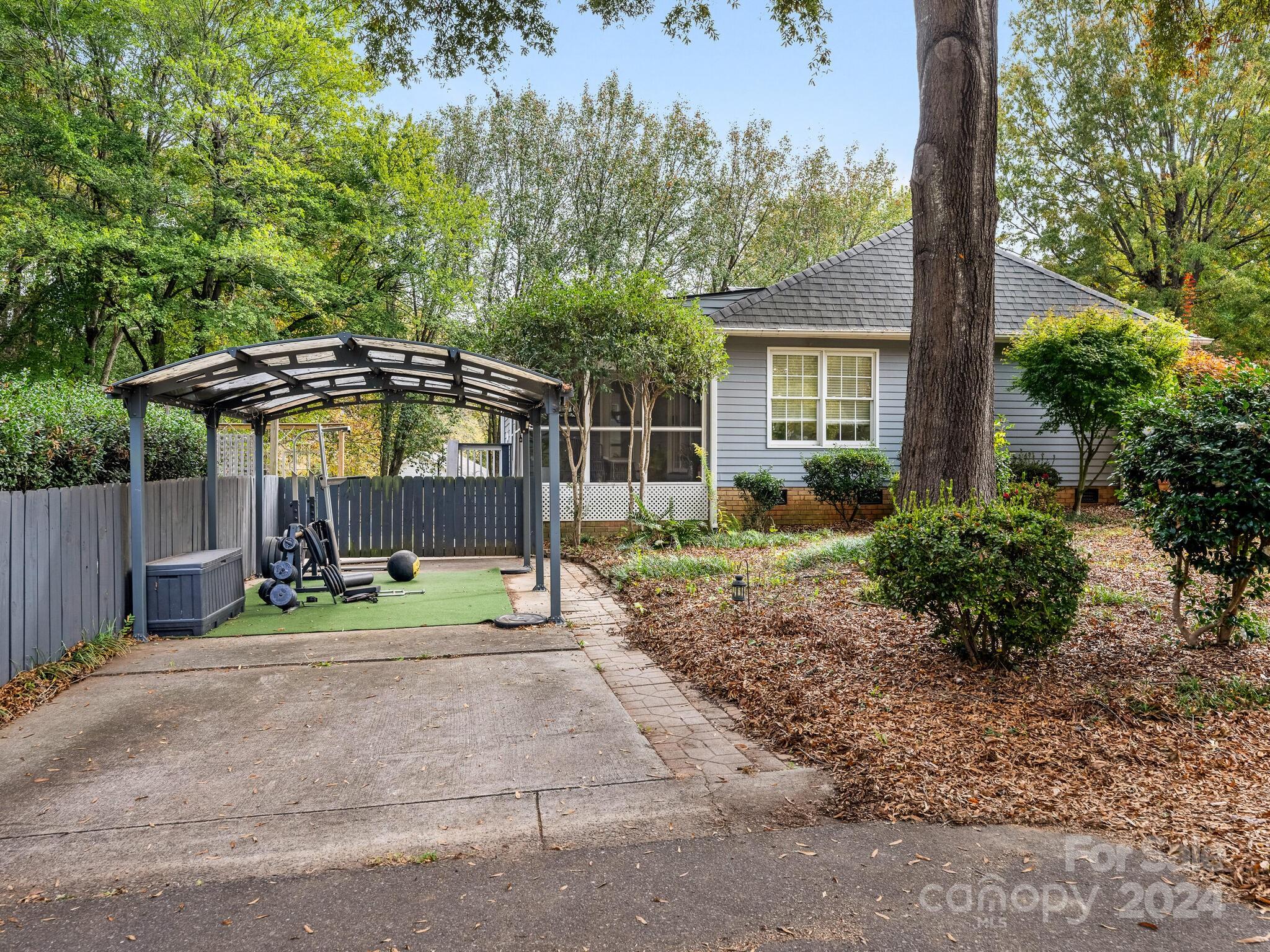 936 Eaglewood Avenue