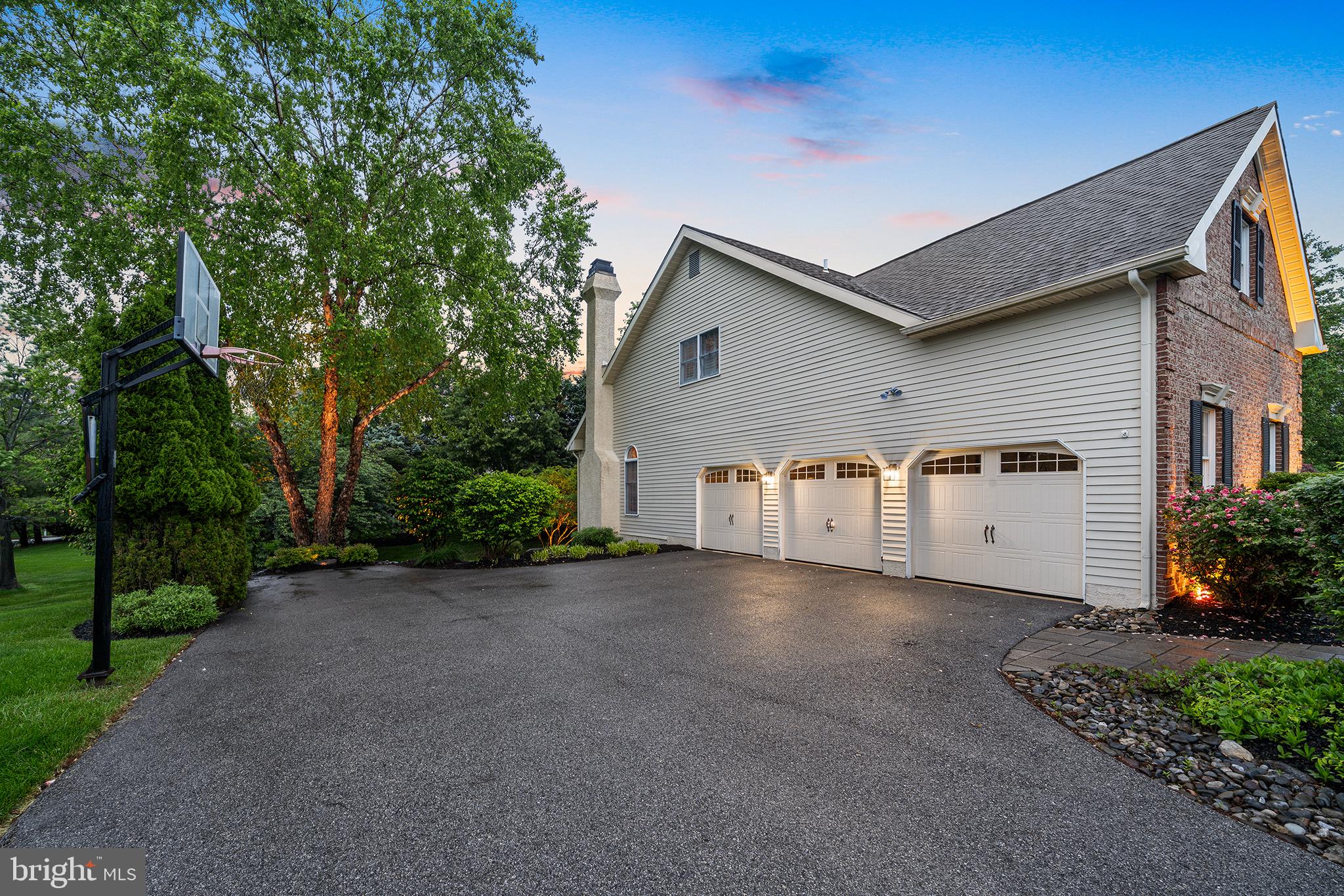 611 Cascades Ct