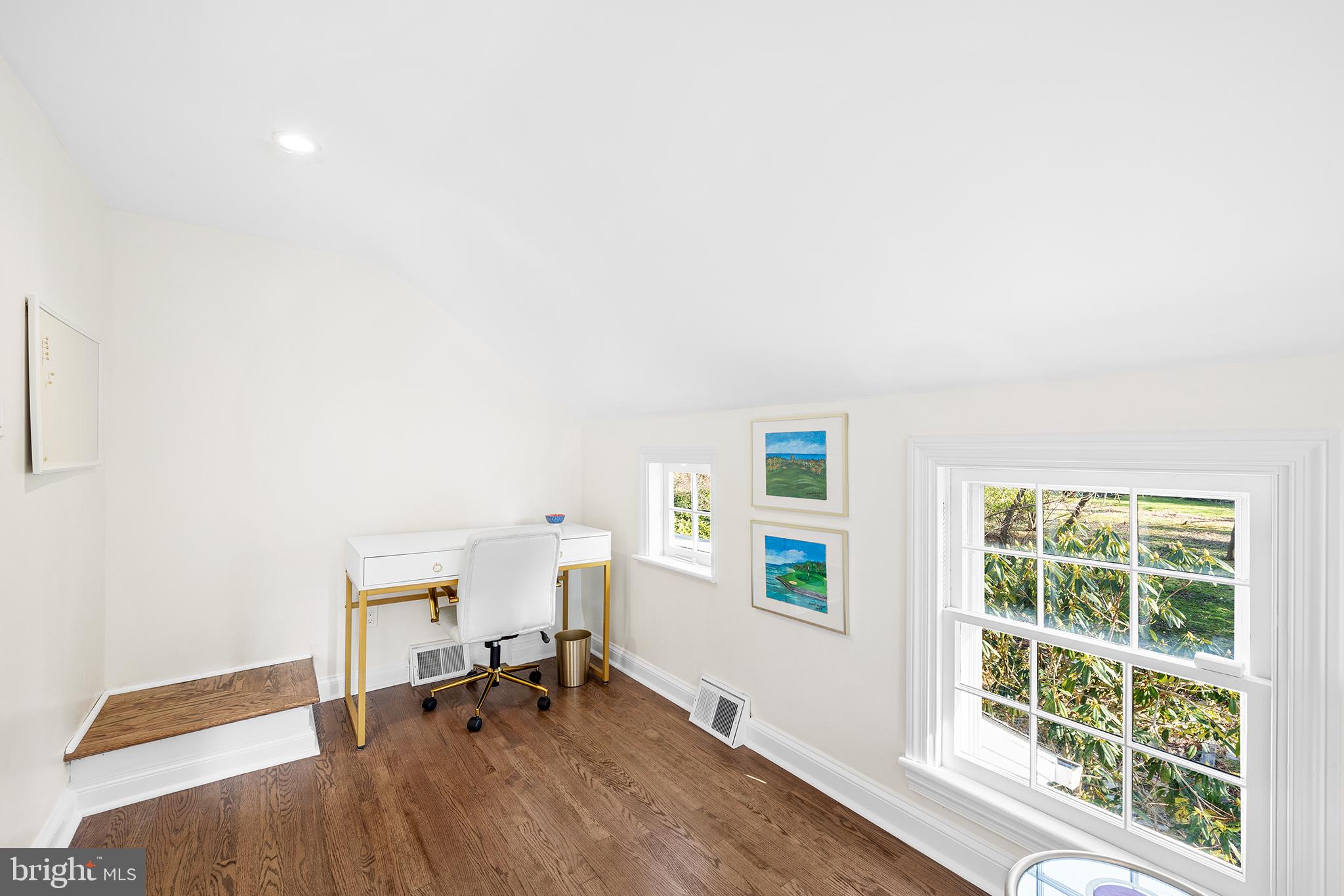 281 N Ave