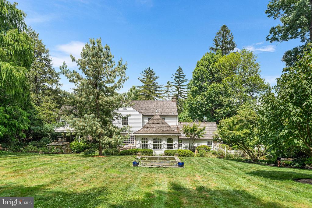 2 FAIRVIEW DRIVE