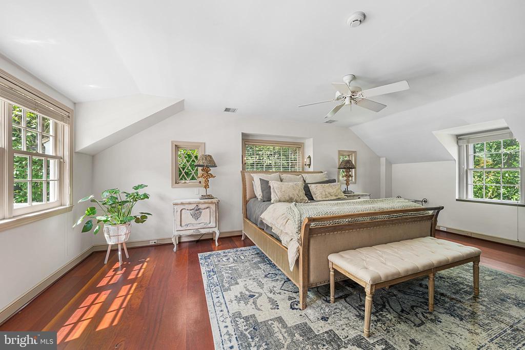 2 FAIRVIEW DRIVE
