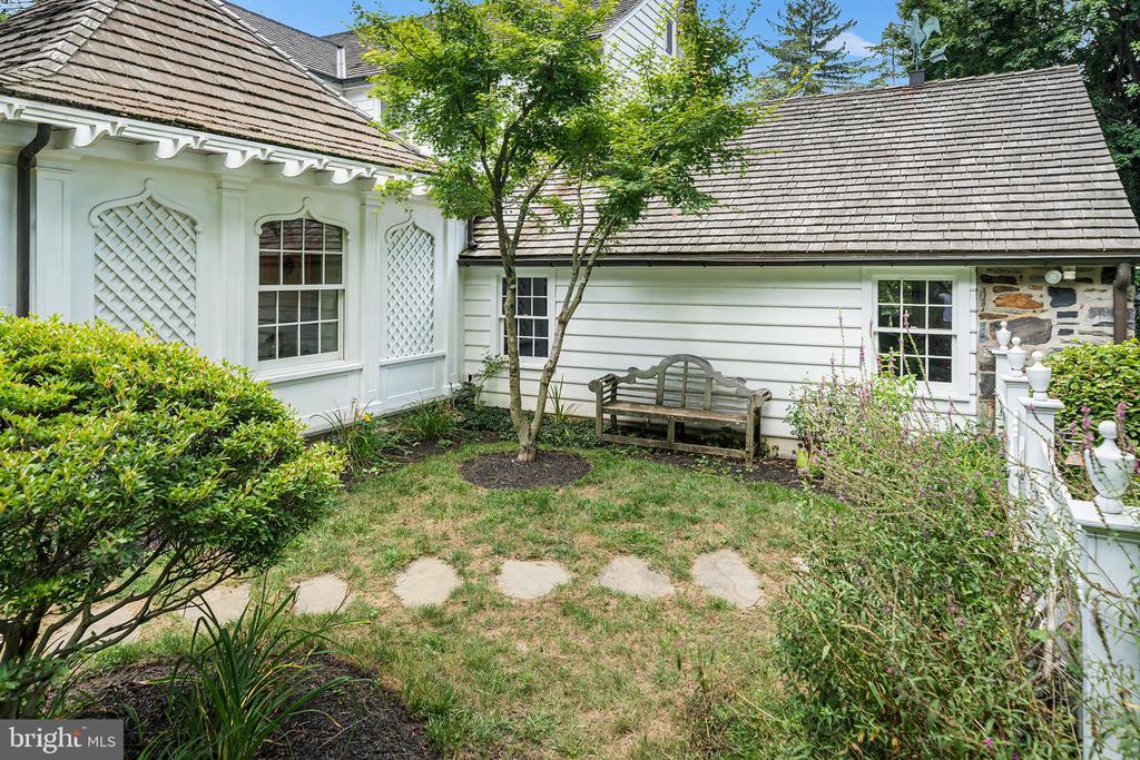 2 FAIRVIEW DRIVE