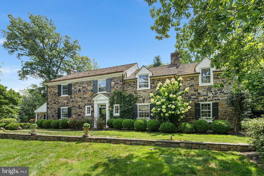2 FAIRVIEW DRIVE