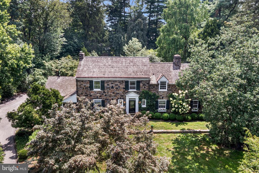 2 FAIRVIEW DRIVE
