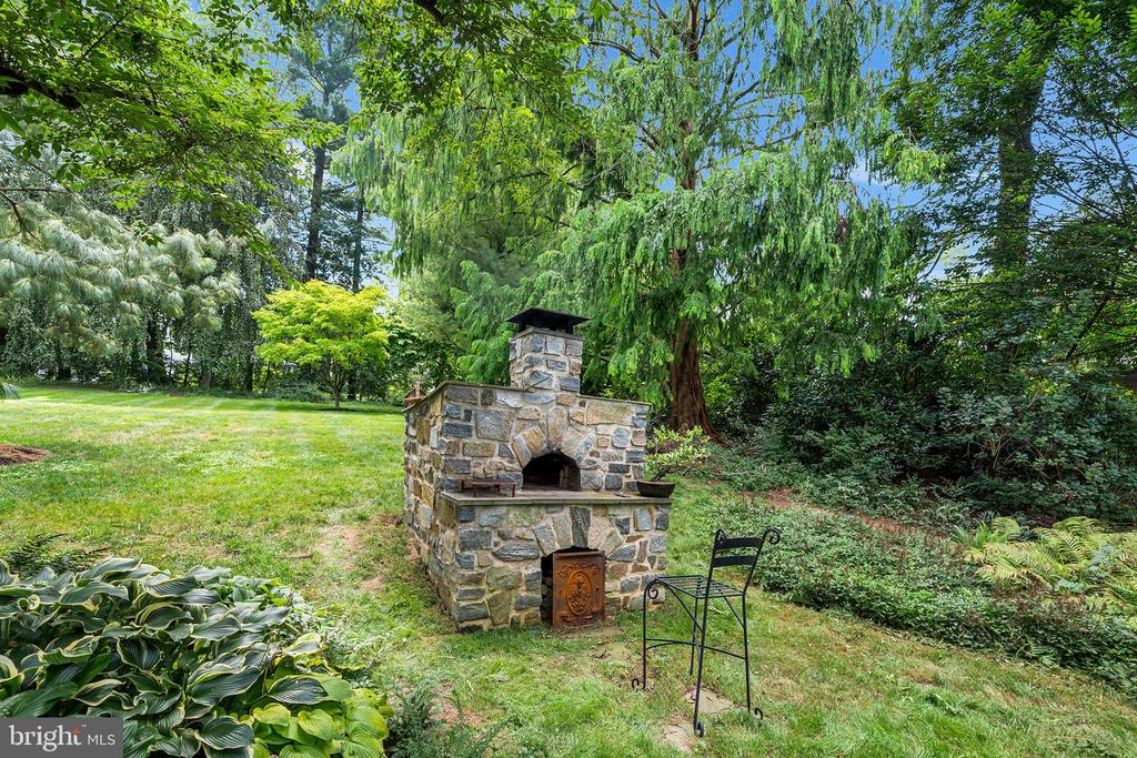 2 FAIRVIEW DRIVE