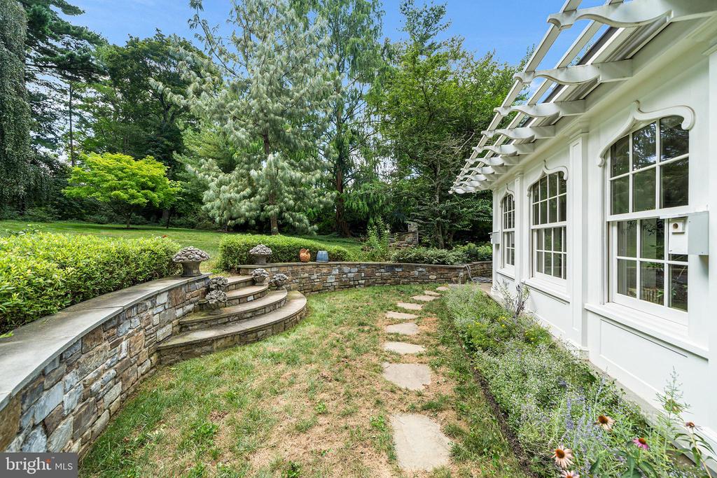 2 FAIRVIEW DRIVE