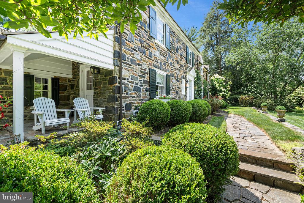 2 FAIRVIEW DRIVE