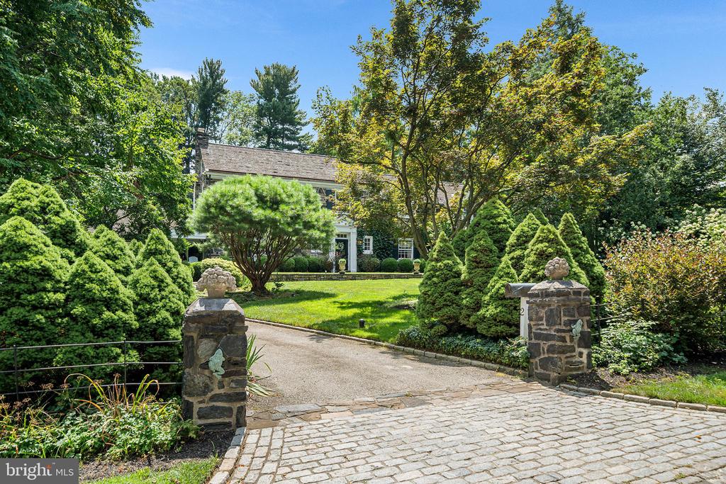 2 FAIRVIEW DRIVE