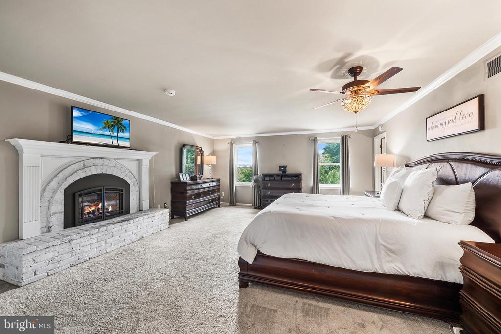 112 HUNT VALLEY CIRCLE
