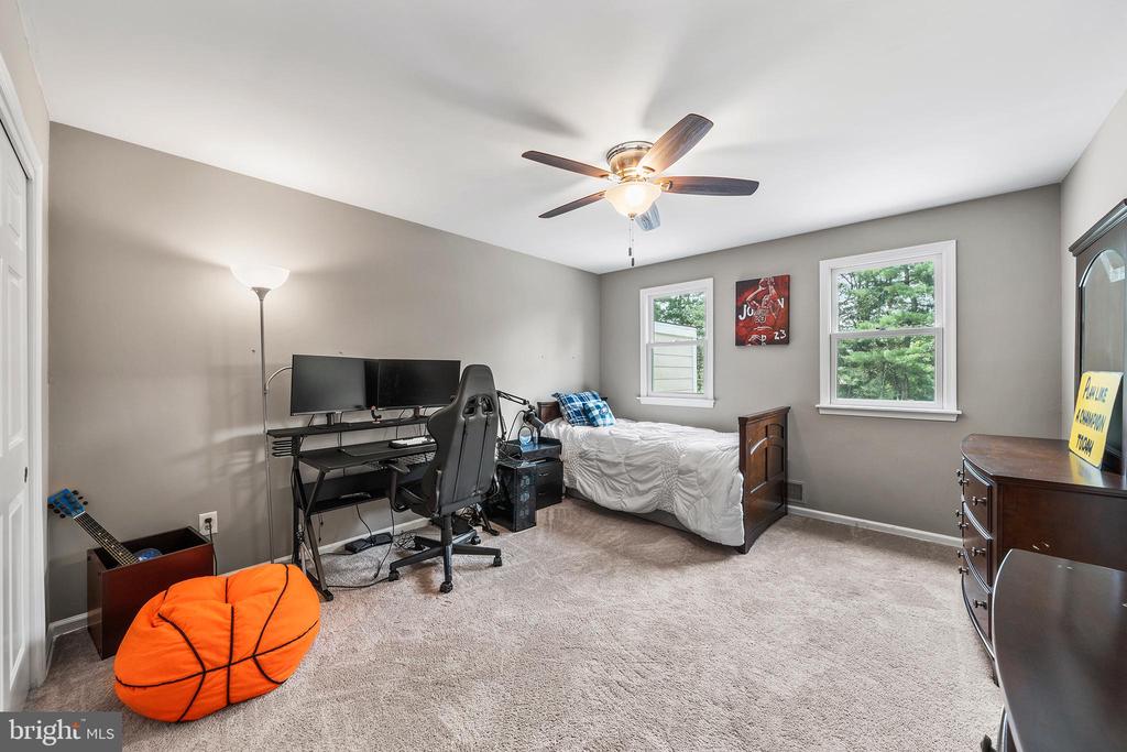 112 HUNT VALLEY CIRCLE