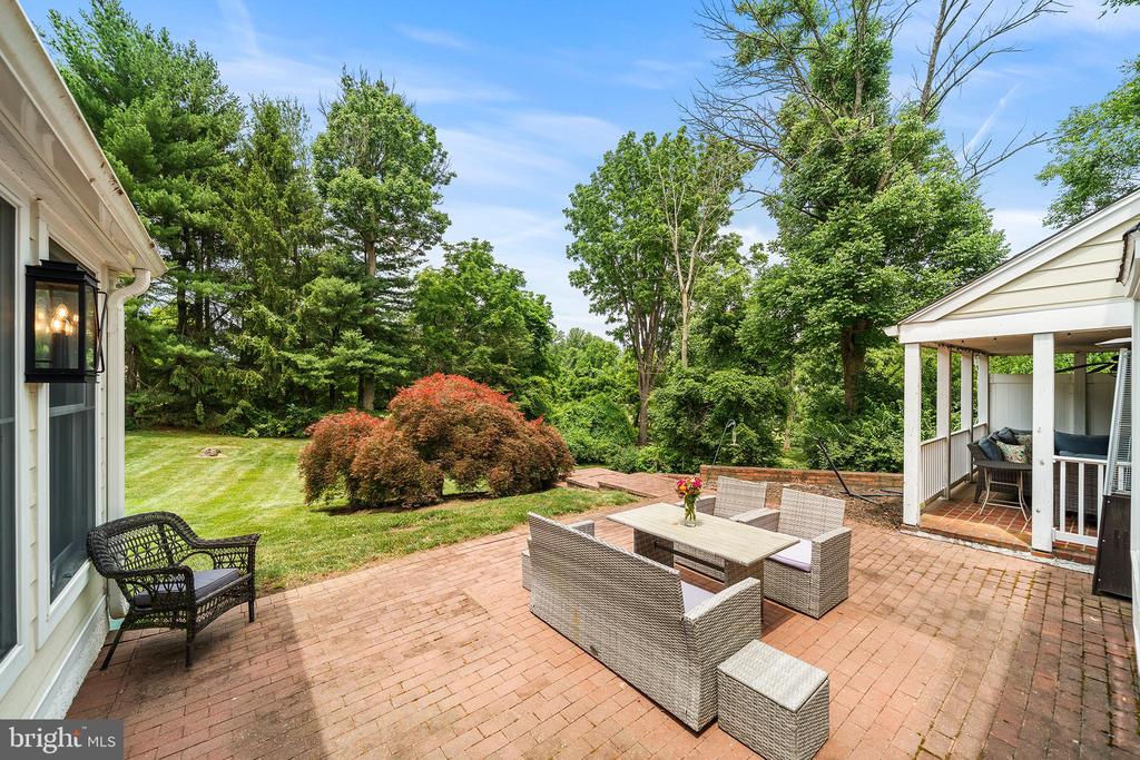 112 HUNT VALLEY CIRCLE
