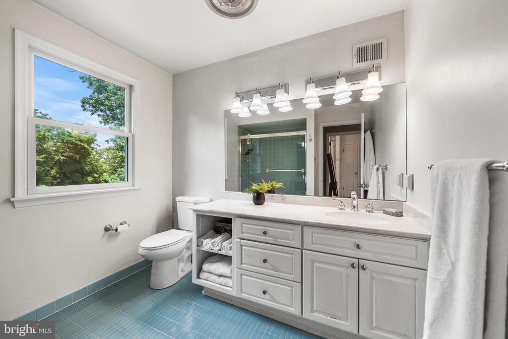 112 HUNT VALLEY CIRCLE