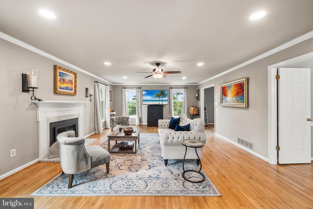 112 HUNT VALLEY CIRCLE
