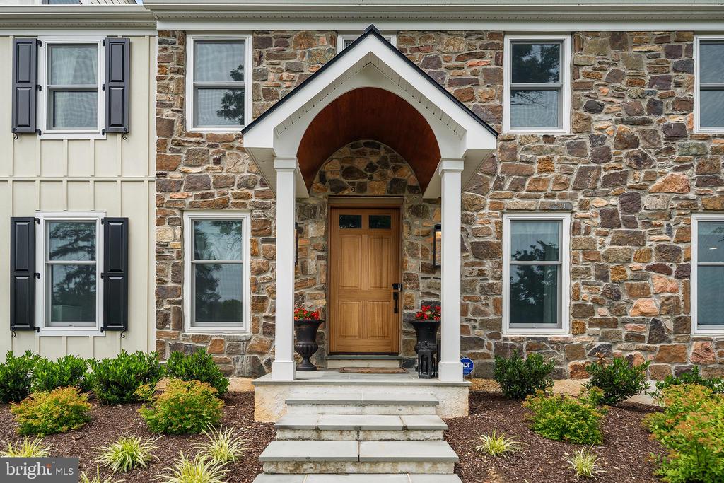 112 HUNT VALLEY CIRCLE