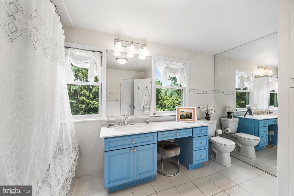 112 HUNT VALLEY CIRCLE