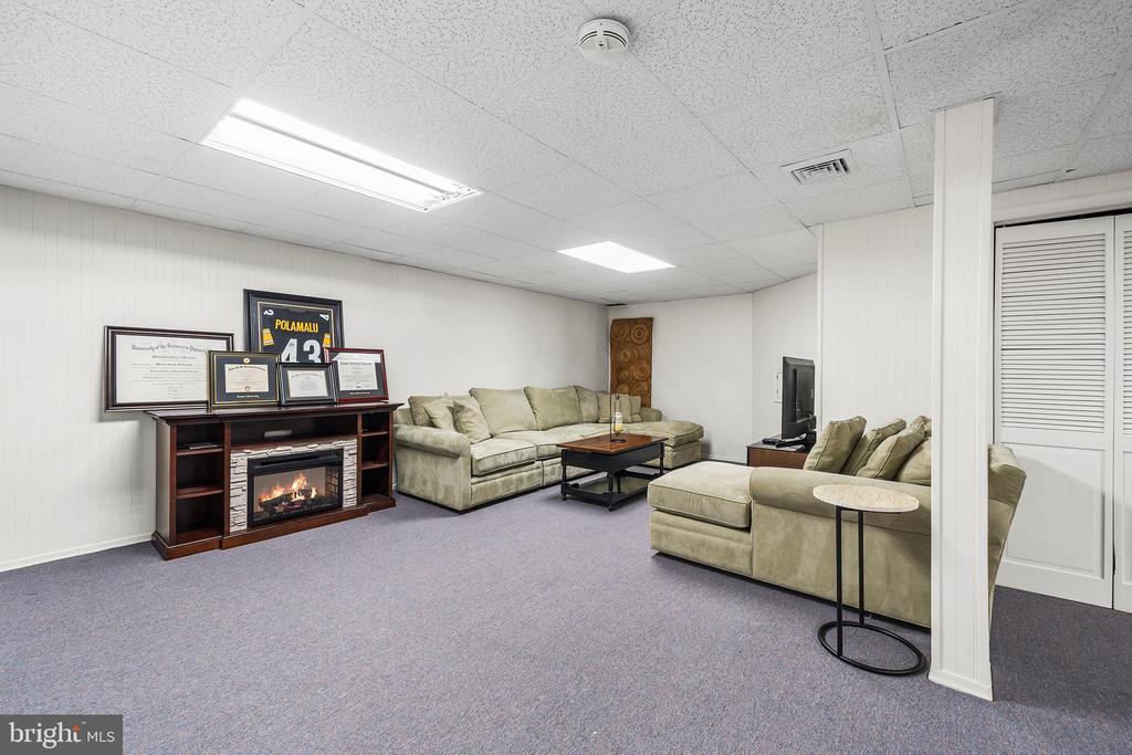 112 HUNT VALLEY CIRCLE