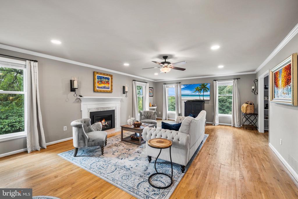 112 HUNT VALLEY CIRCLE